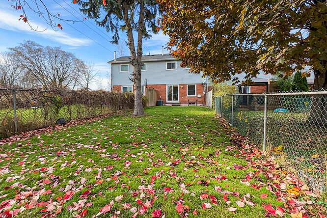 Photo 33 of 60 Galbraith Court, Clarington, Bowmanville — HOMEH