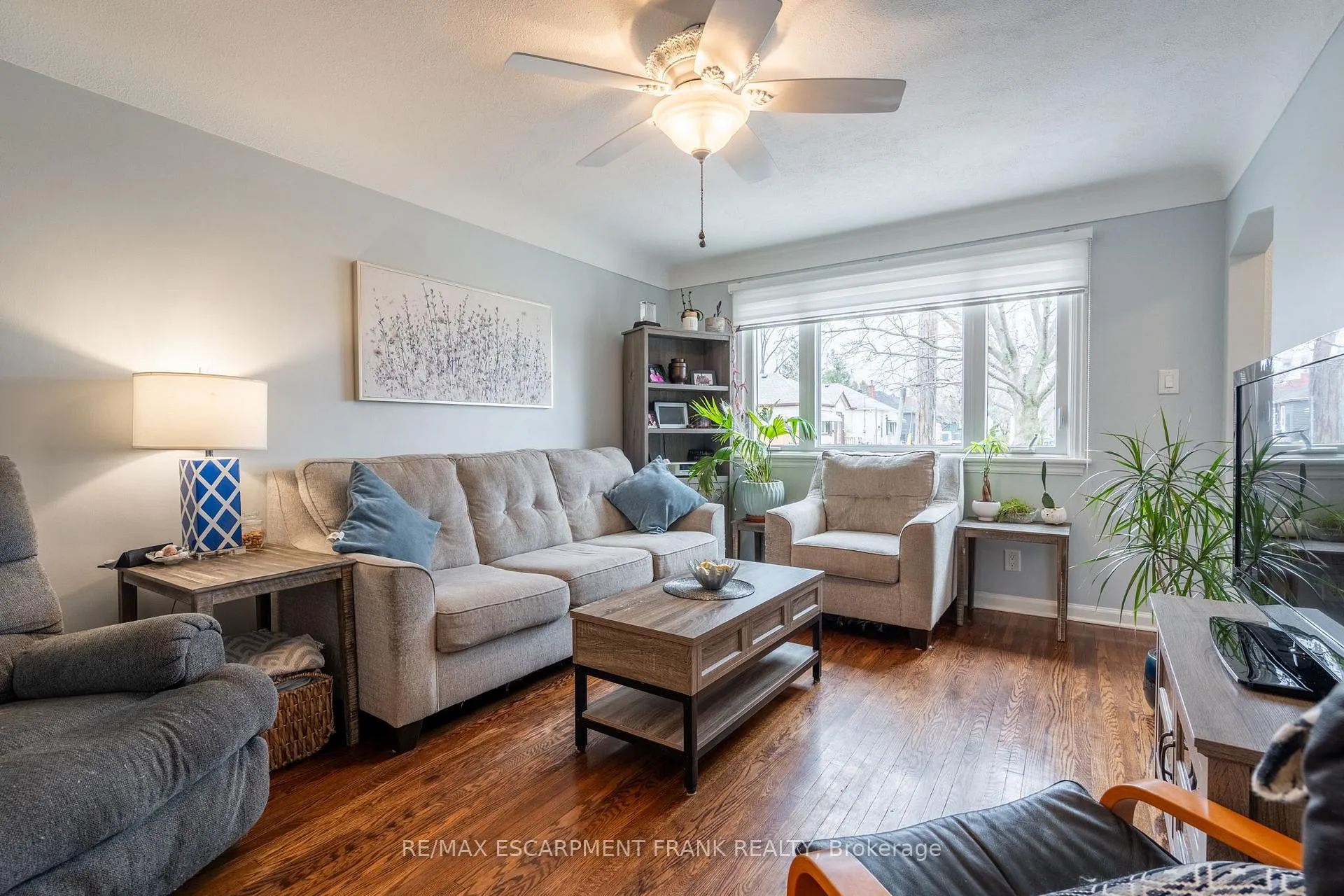 Photo 10 of 1061 Central Avenue, Hamilton, Bartonville — HOMEH