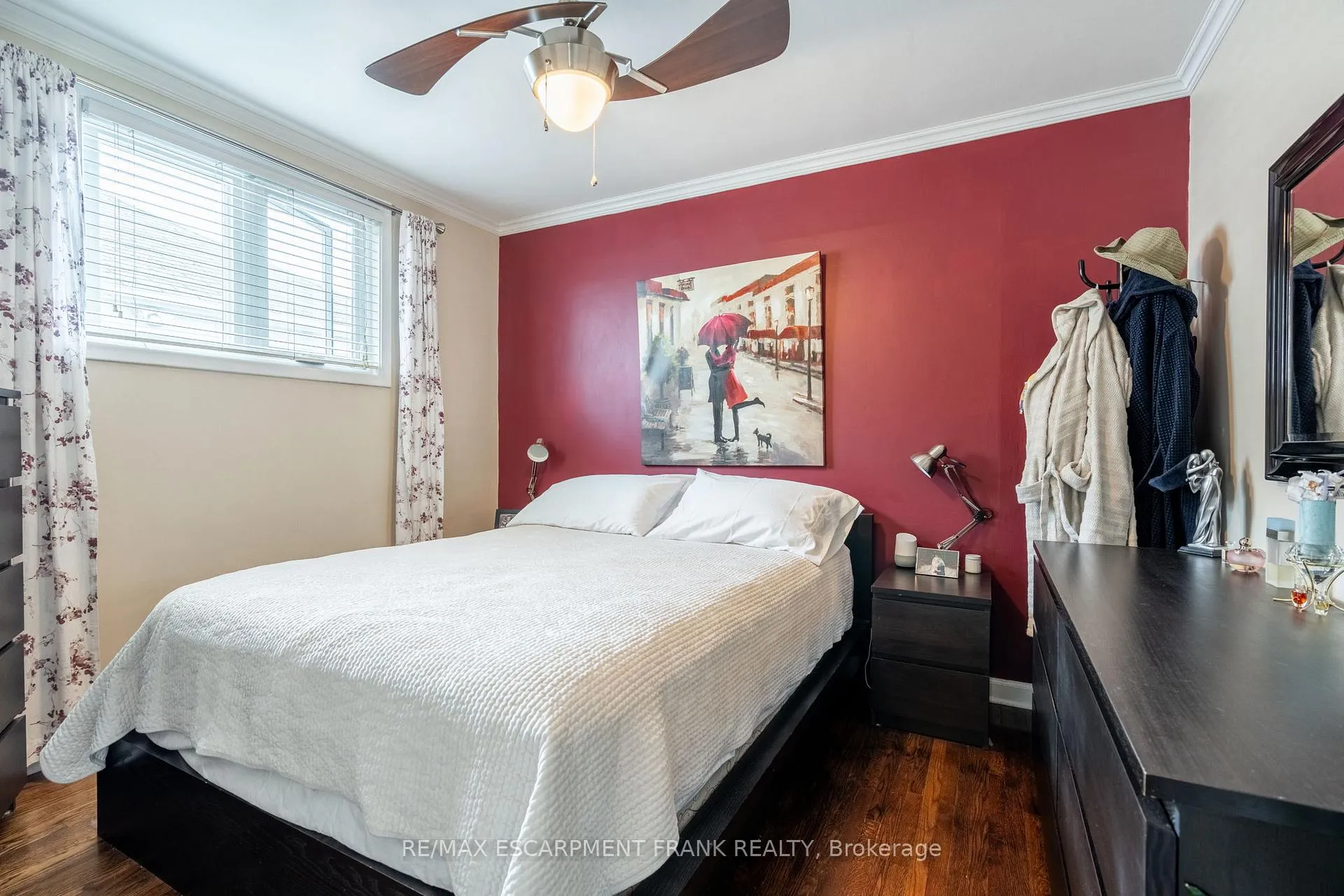 Photo 15 of 1061 Central Avenue, Hamilton, Bartonville — HOMEH