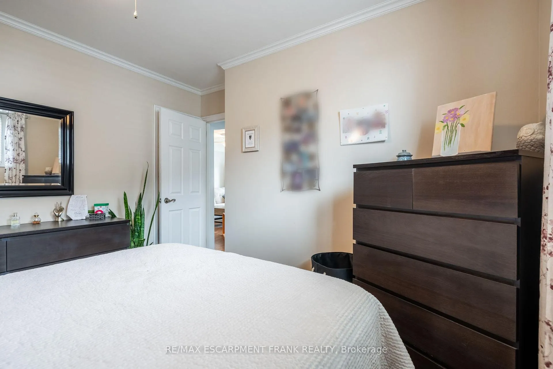 Photo 16 of 1061 Central Avenue, Hamilton, Bartonville — HOMEH