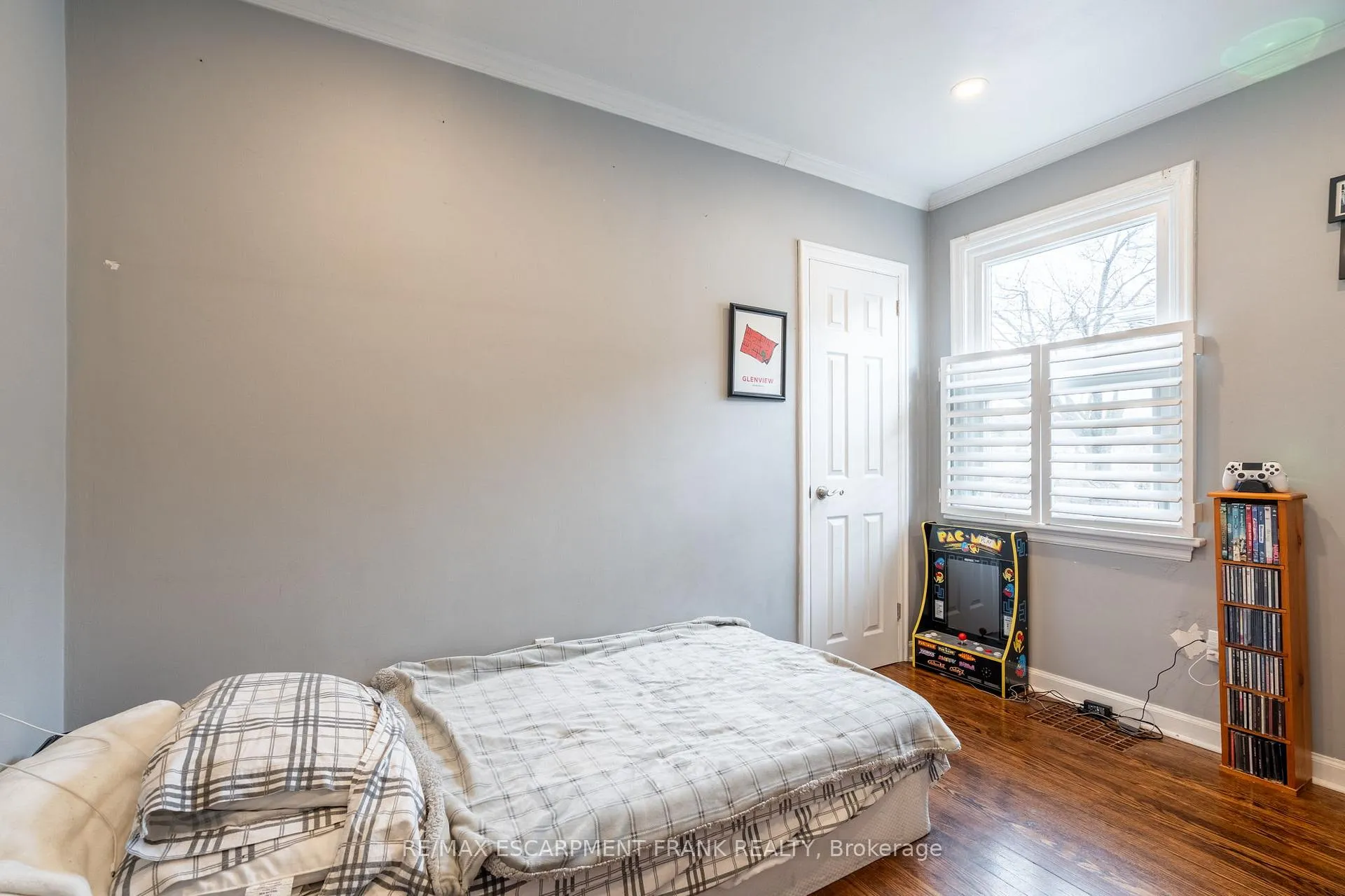 Photo 17 of 1061 Central Avenue, Hamilton, Bartonville — HOMEH