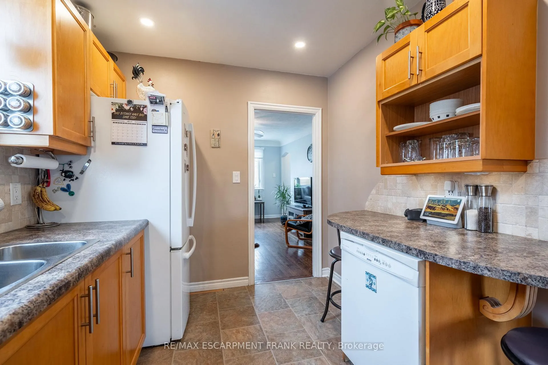 Photo 21 of 1061 Central Avenue, Hamilton, Bartonville — HOMEH