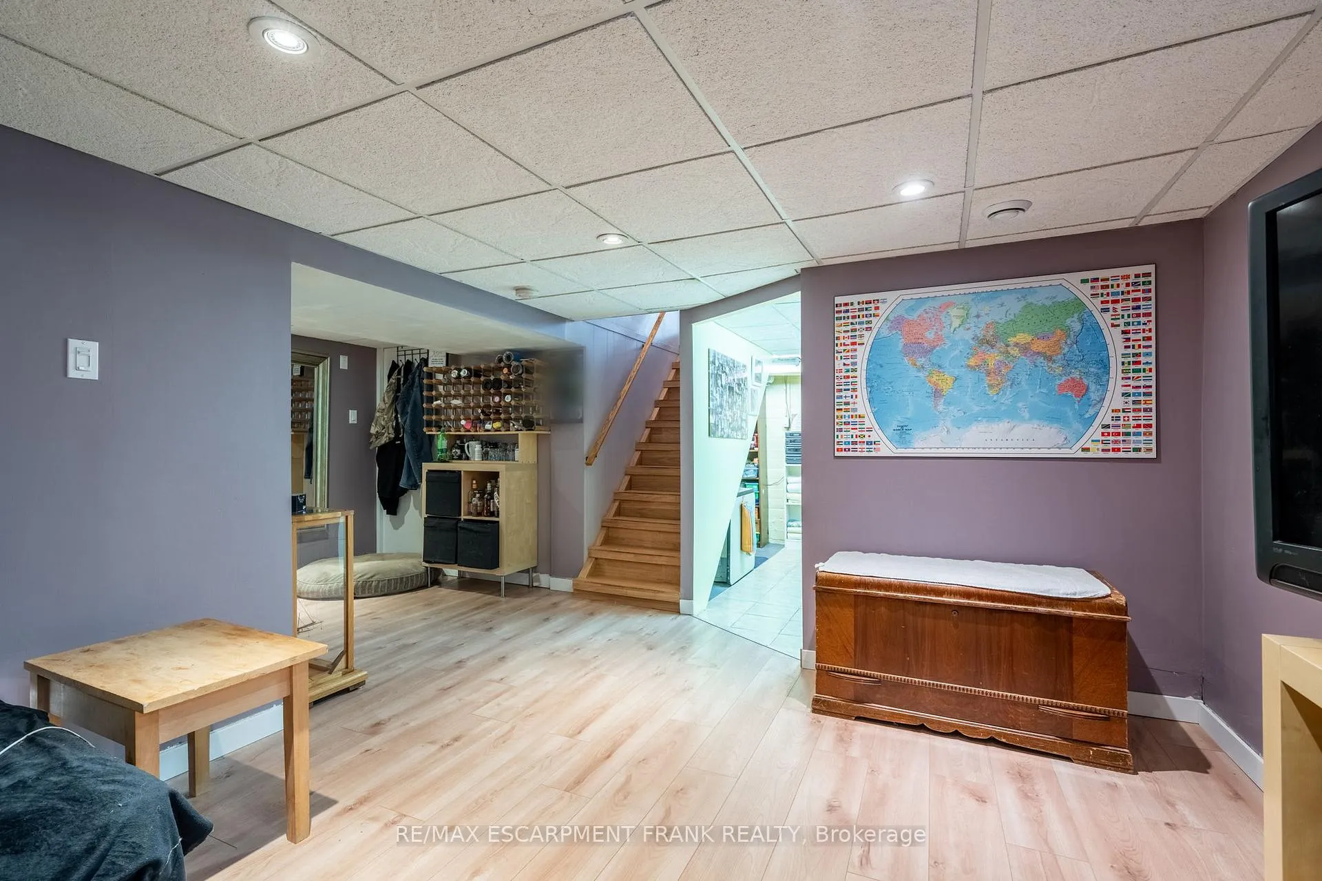 Photo 28 of 1061 Central Avenue, Hamilton, Bartonville — HOMEH