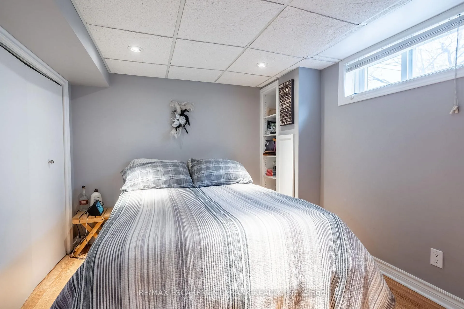 Photo 31 of 1061 Central Avenue, Hamilton, Bartonville — HOMEH