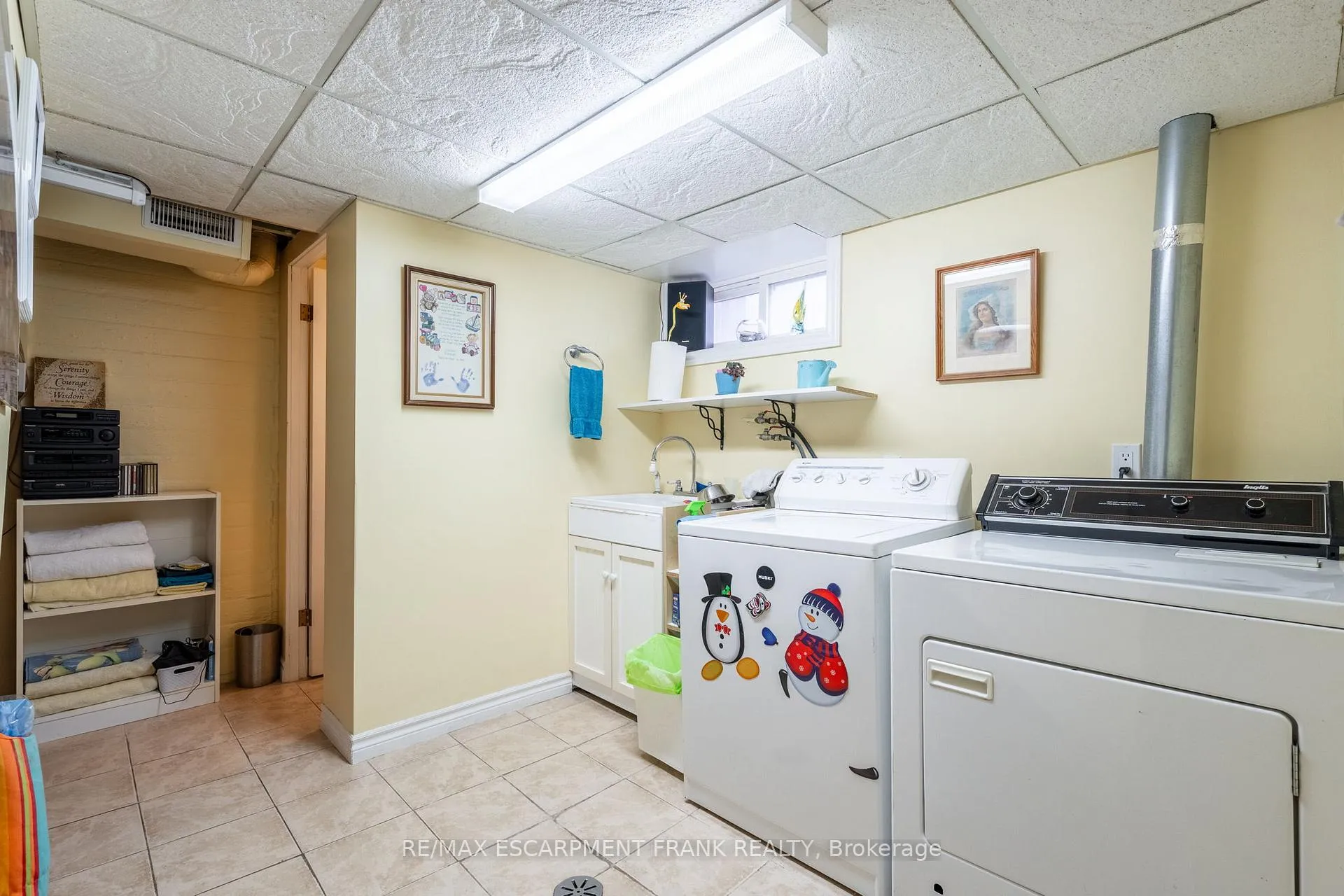 Photo 33 of 1061 Central Avenue, Hamilton, Bartonville — HOMEH