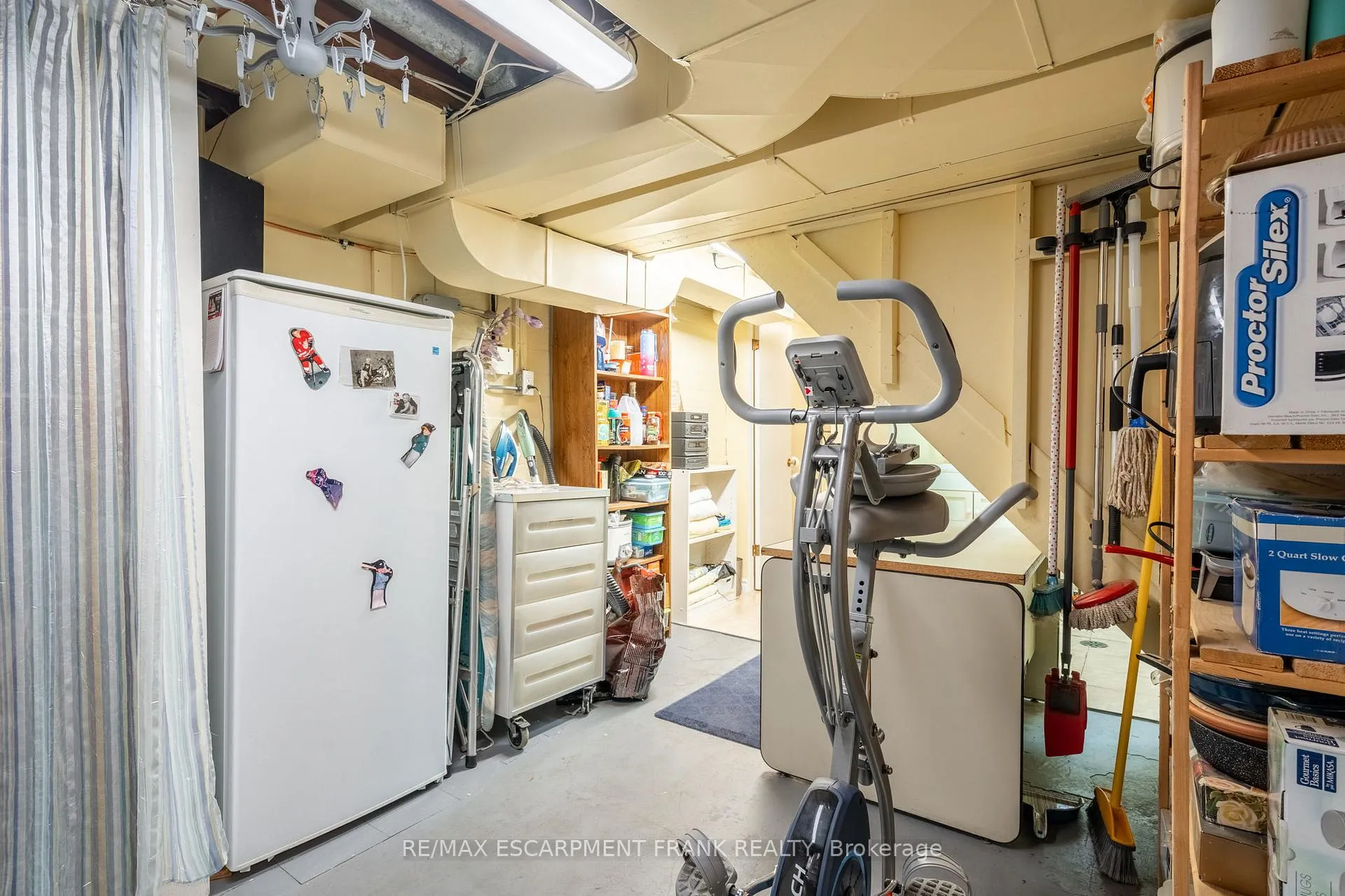 Photo 38 of 1061 Central Avenue, Hamilton, Bartonville — HOMEH