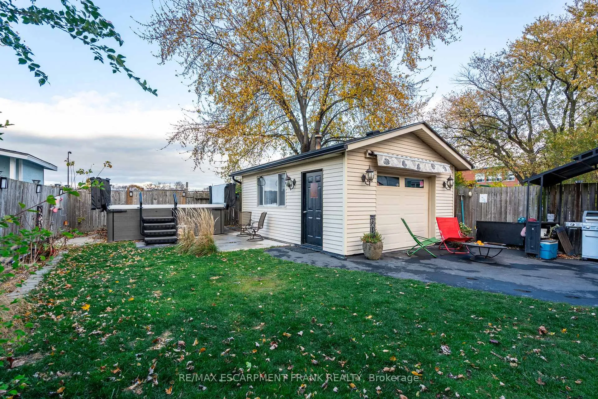Photo 39 of 1061 Central Avenue, Hamilton, Bartonville — HOMEH