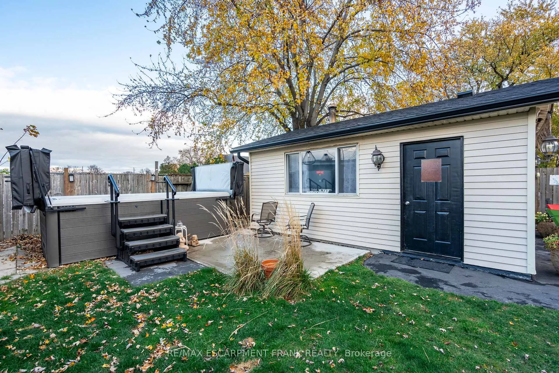 Photo 40 of 1061 Central Avenue, Hamilton, Bartonville — HOMEH