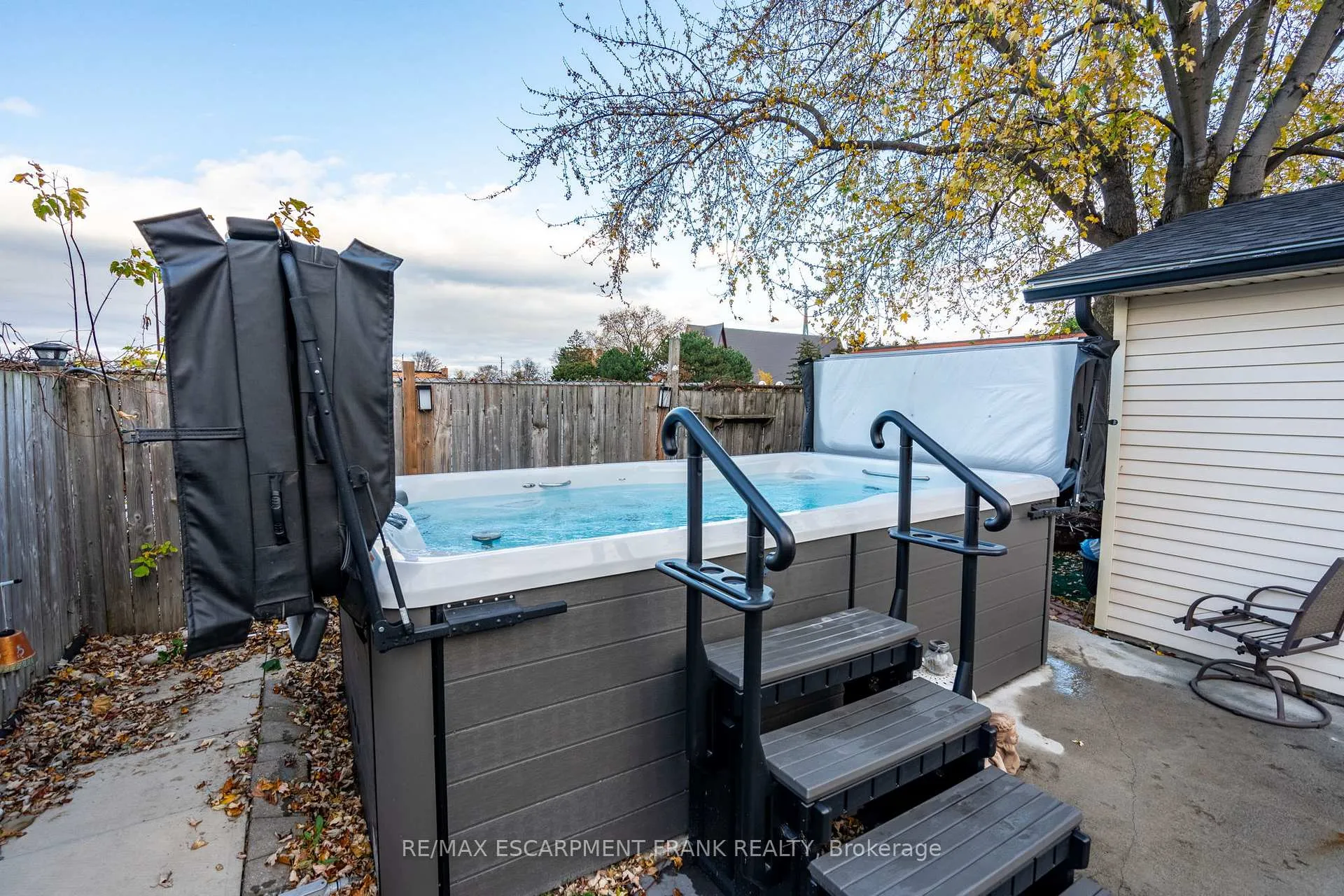 Photo 41 of 1061 Central Avenue, Hamilton, Bartonville — HOMEH