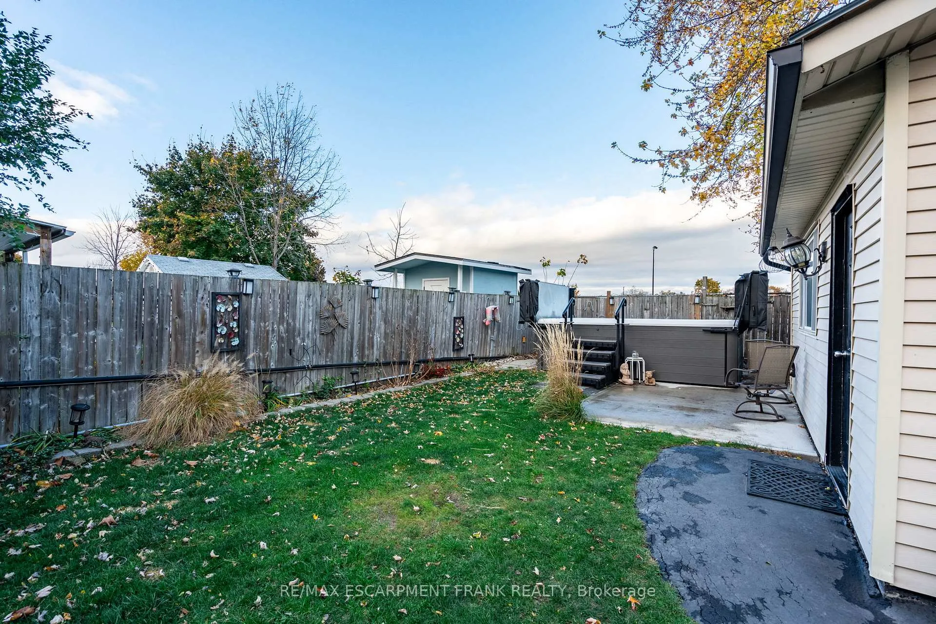 Photo 42 of 1061 Central Avenue, Hamilton, Bartonville — HOMEH