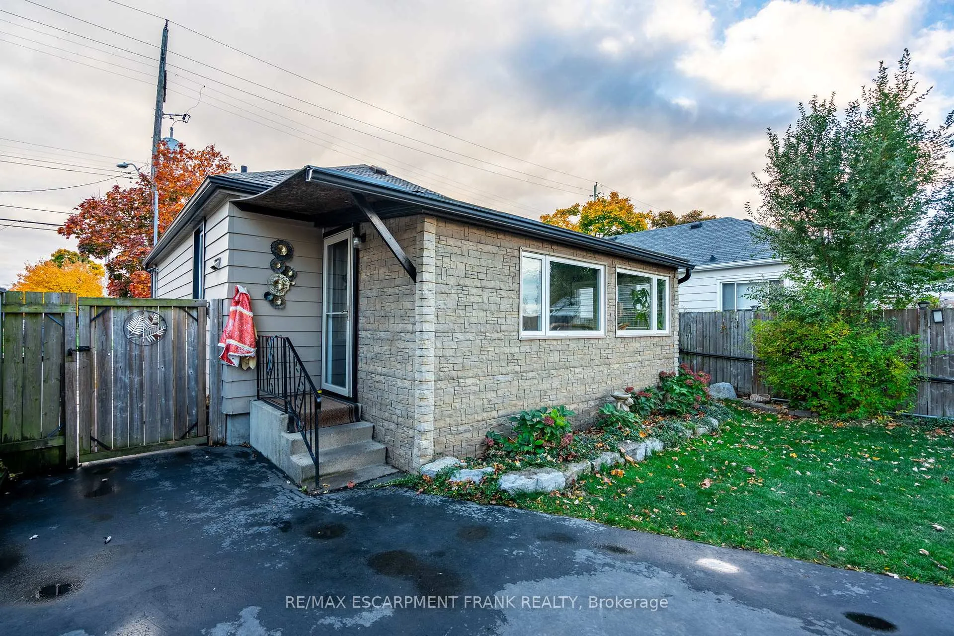 Photo 45 of 1061 Central Avenue, Hamilton, Bartonville — HOMEH