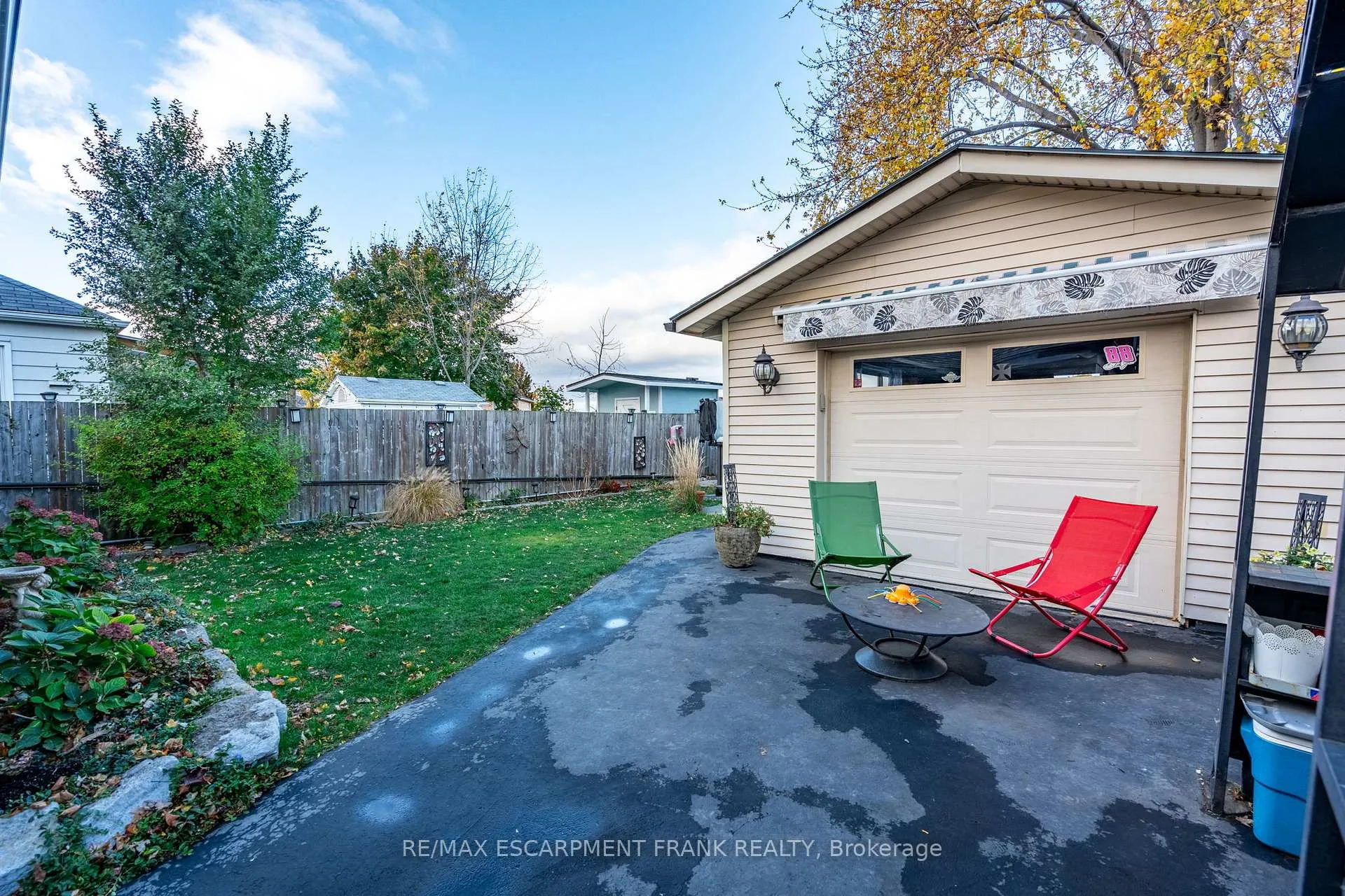 Photo 46 of 1061 Central Avenue, Hamilton, Bartonville — HOMEH