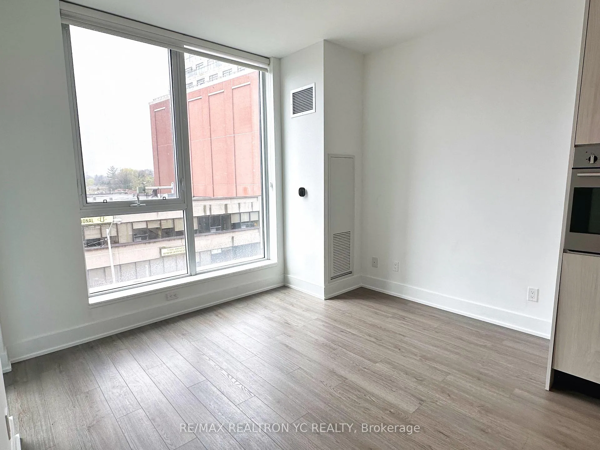 Front of Unit 425, 1 Belsize Drive