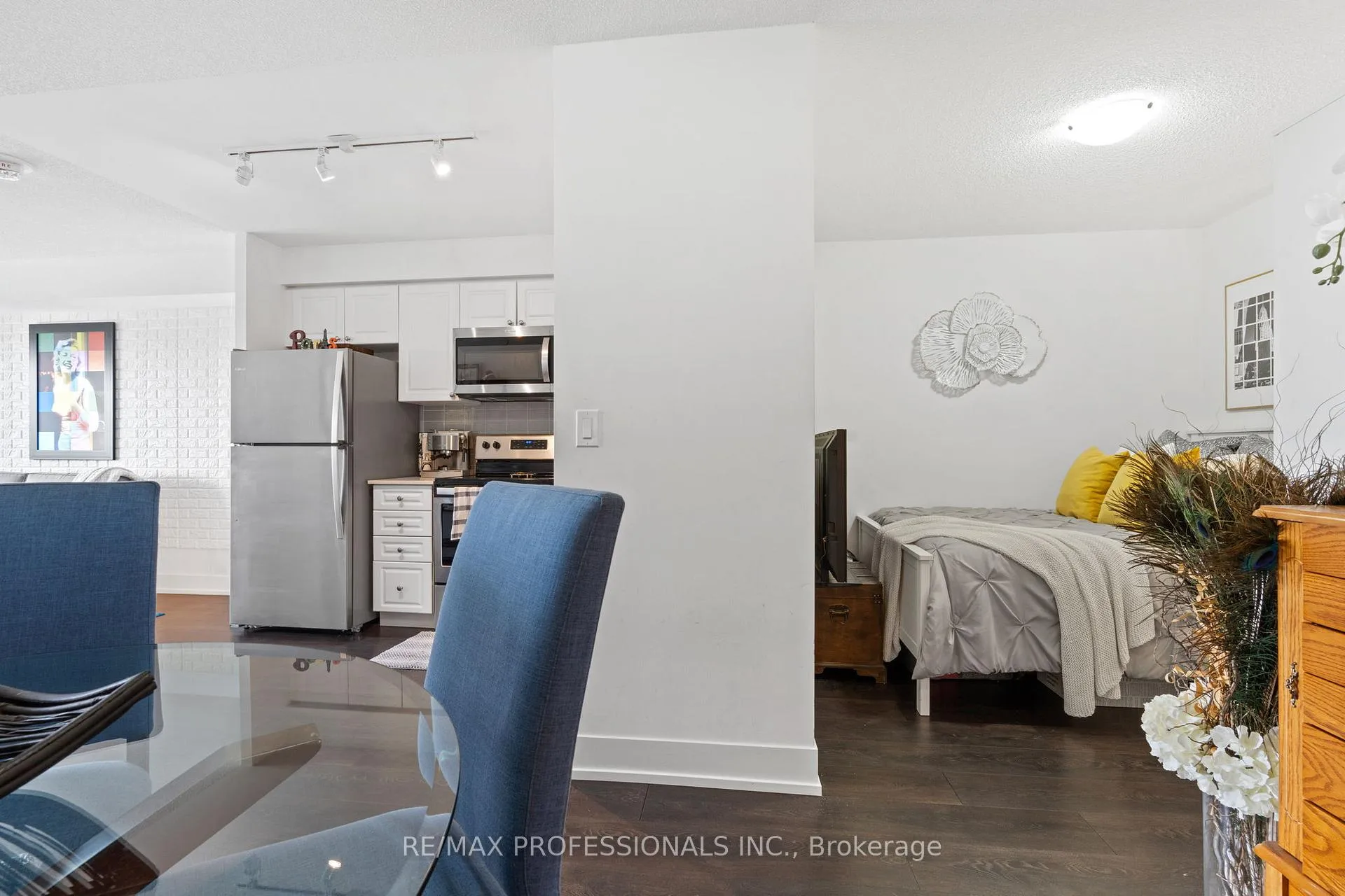 Photo 5 of Unit 305, 1255 Bayly Street, Pickering, Bay Ridges — HOMEH