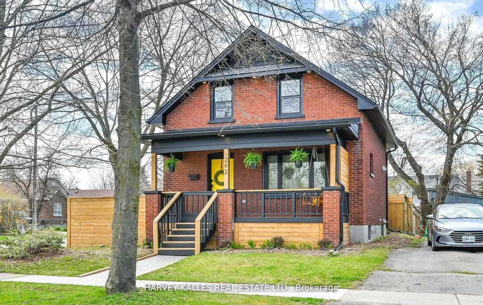 Front of 262 Oshawa Boulevard S