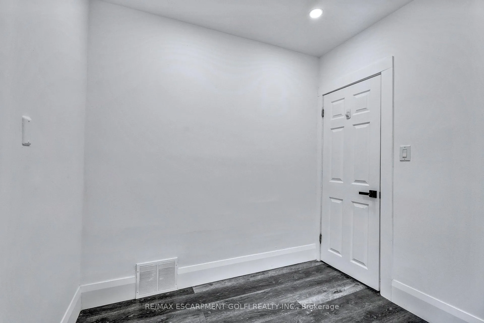 Photo 16 of 1161 King Street W, Hamilton, Westdale — HOMEH
