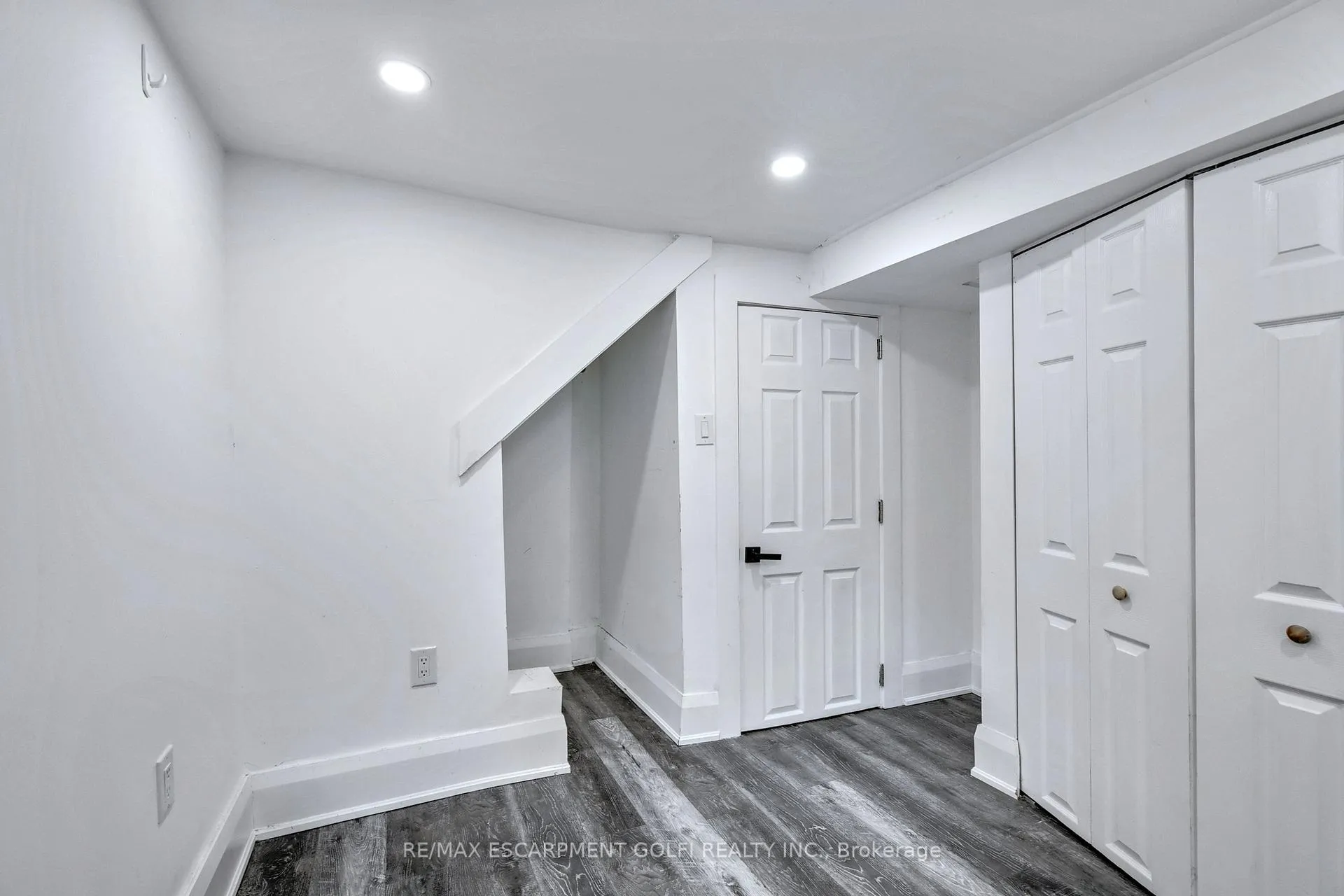 Photo 34 of 1161 King Street W, Hamilton, Westdale — HOMEH