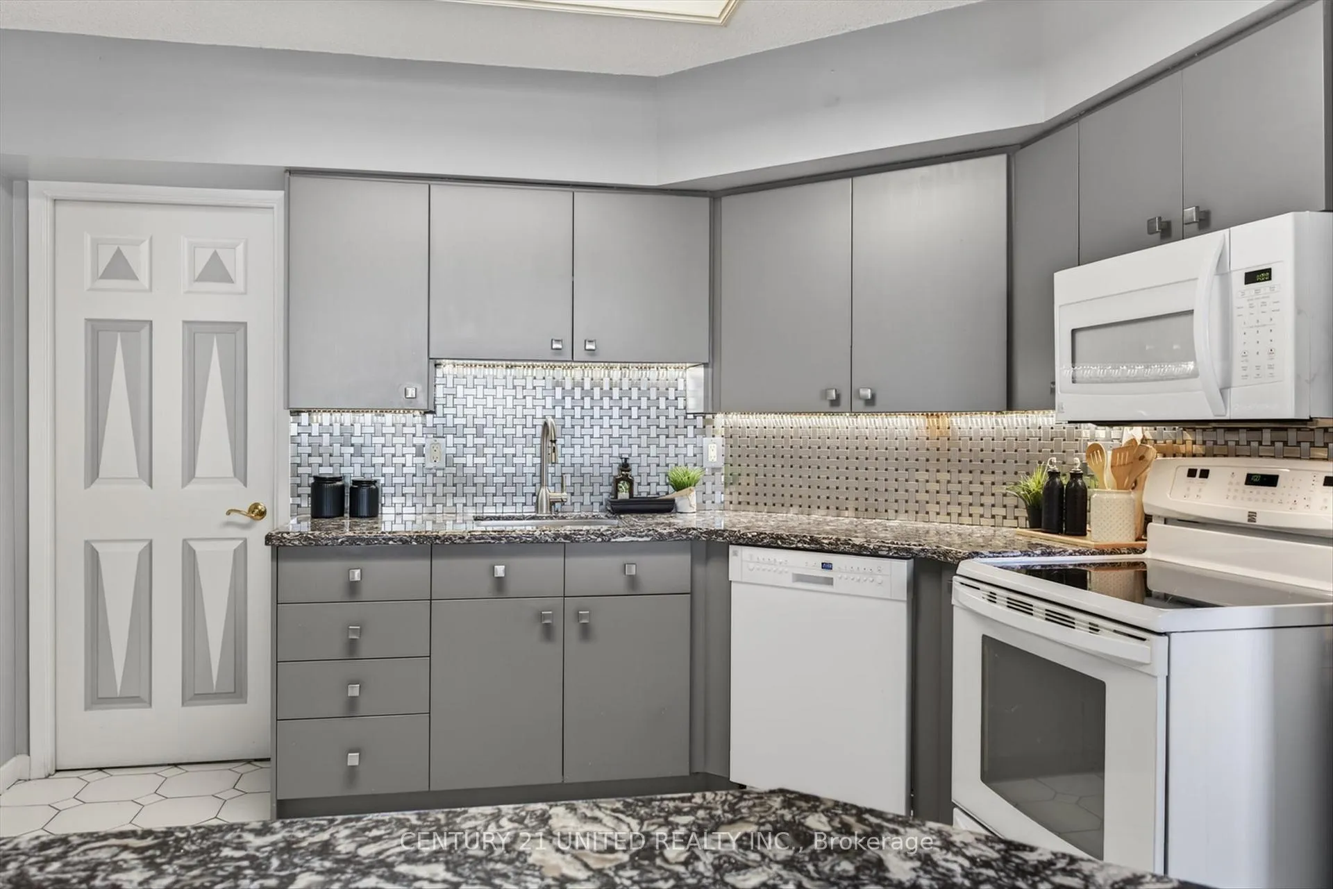 Photo 7 of Unit 503, 1818 Cherryhill Road, Peterborough, Monaghan Ward 2 — HOMEH