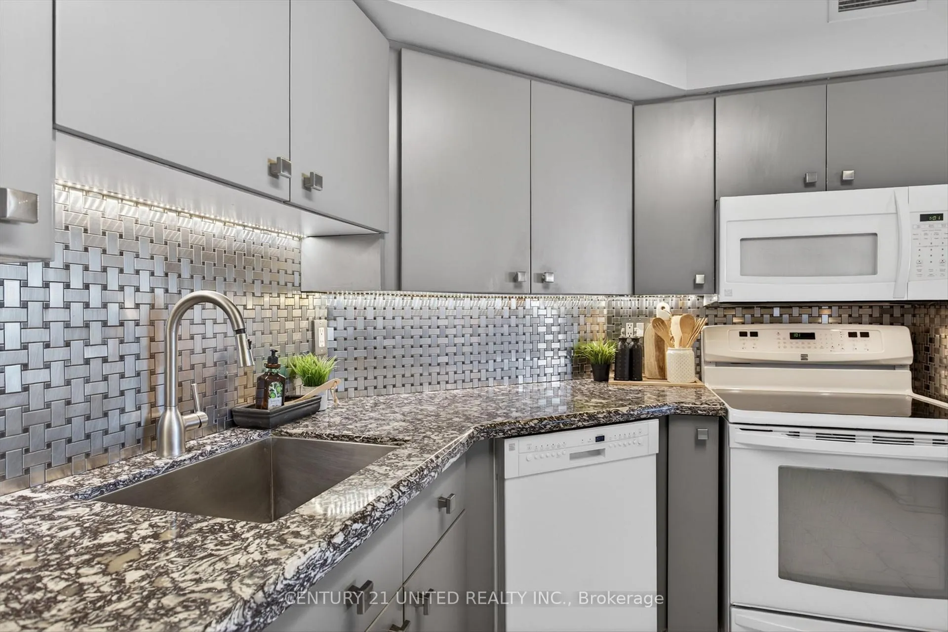 Photo 9 of Unit 503, 1818 Cherryhill Road, Peterborough, Monaghan Ward 2 — HOMEH