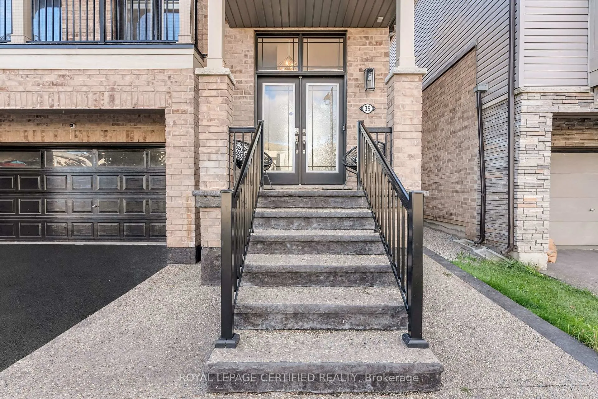 Photo 3 of 35 Bedrock Drive E, Hamilton, Stoney Creek — HOMEH
