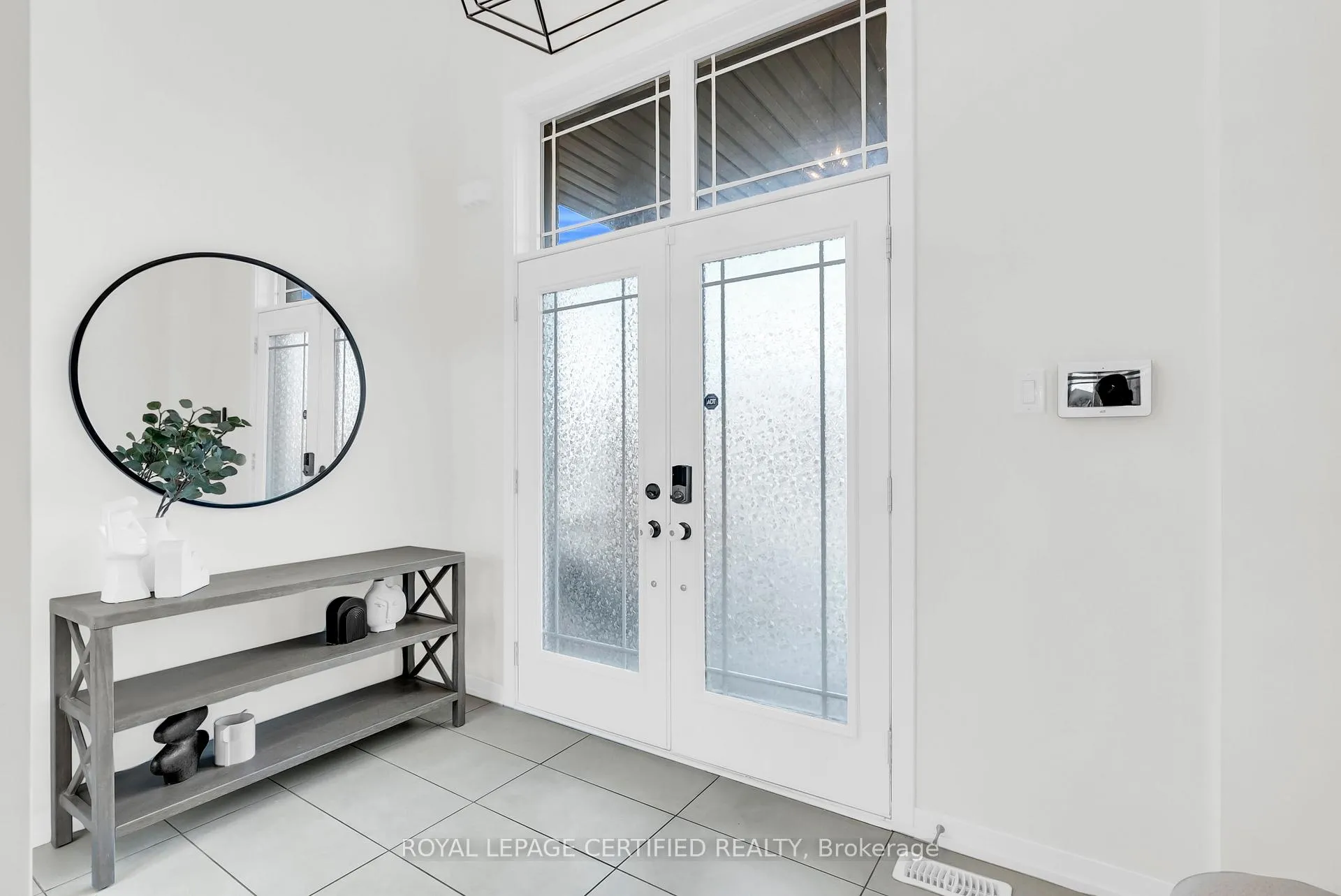 Photo 4 of 35 Bedrock Drive E, Hamilton, Stoney Creek — HOMEH