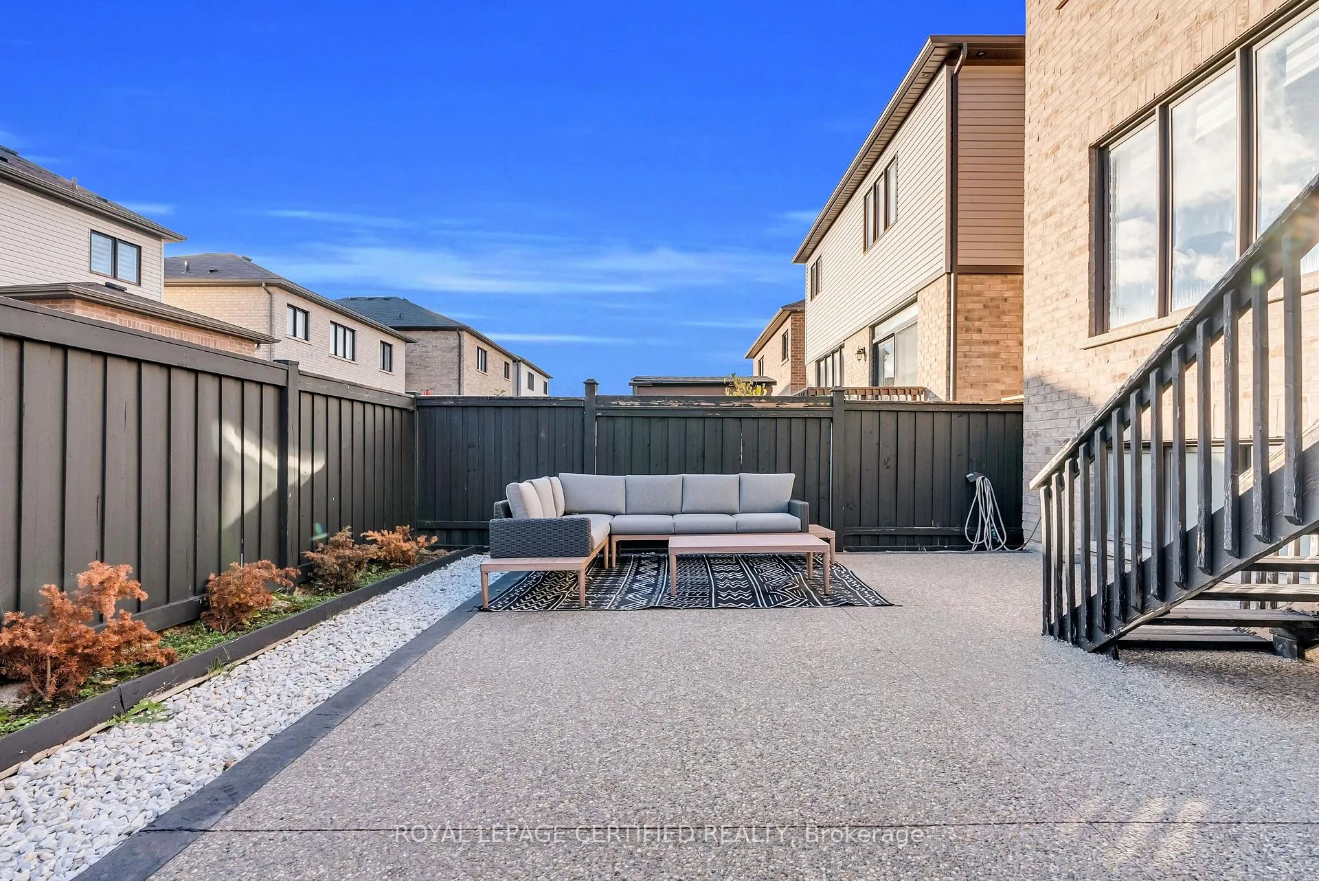 Photo 19 of 35 Bedrock Drive E, Hamilton, Stoney Creek — HOMEH