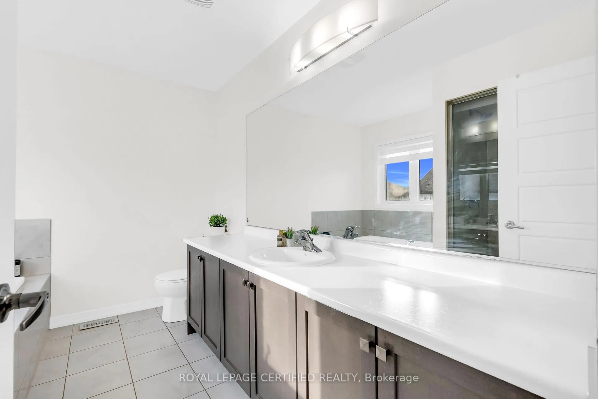 Photo 32 of 35 Bedrock Drive E, Hamilton, Stoney Creek — HOMEH