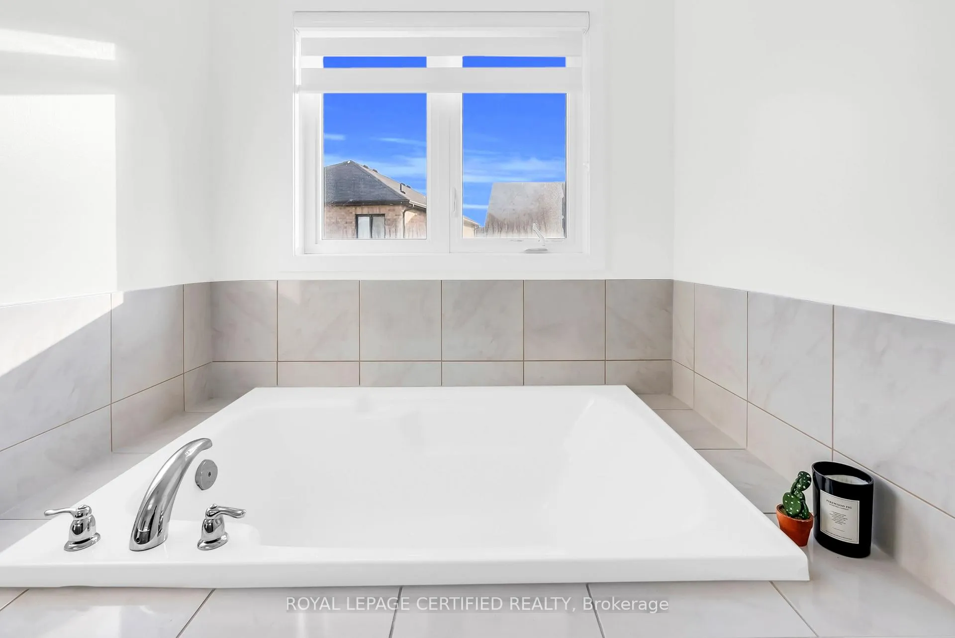 Photo 33 of 35 Bedrock Drive E, Hamilton, Stoney Creek — HOMEH