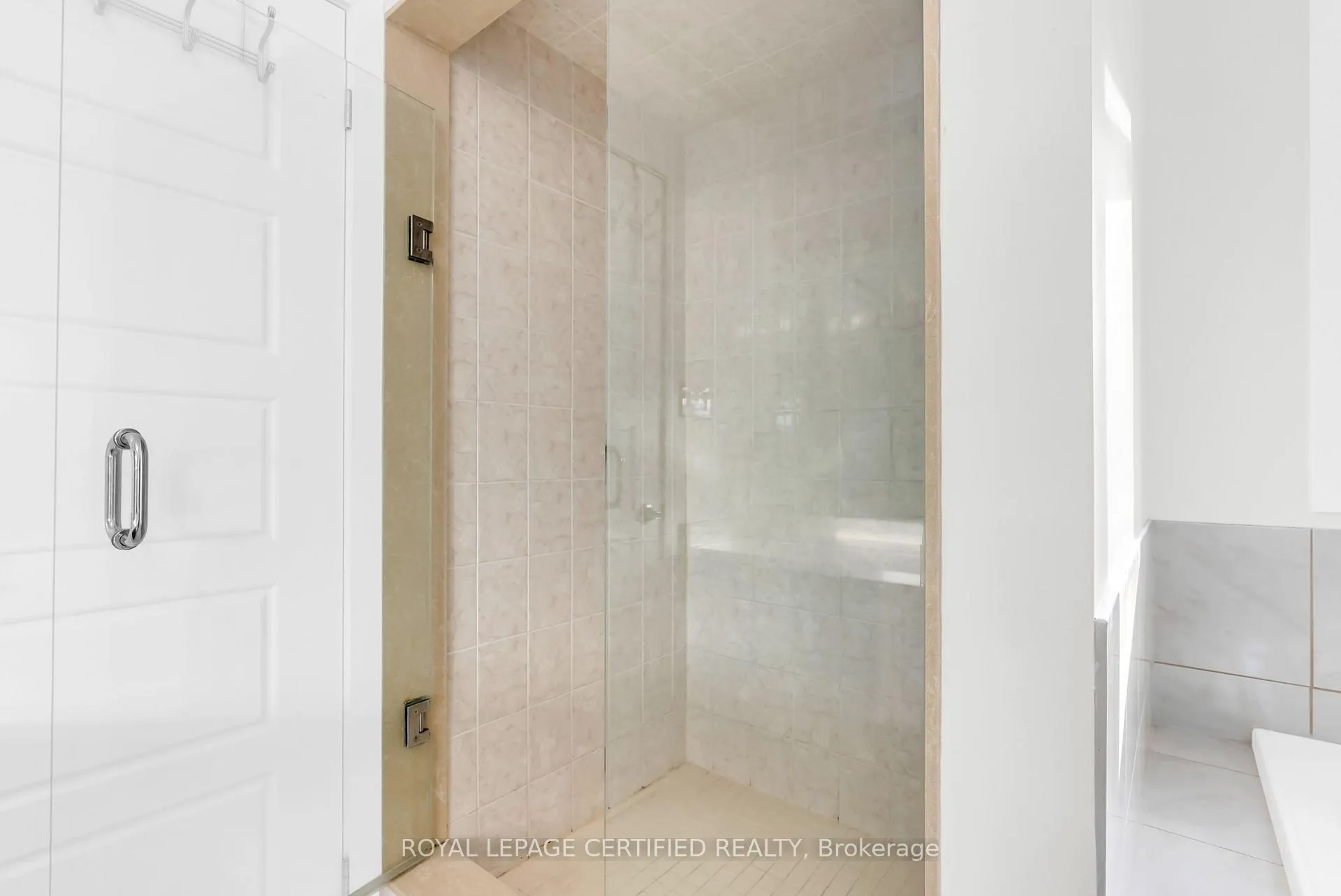 Photo 34 of 35 Bedrock Drive E, Hamilton, Stoney Creek — HOMEH