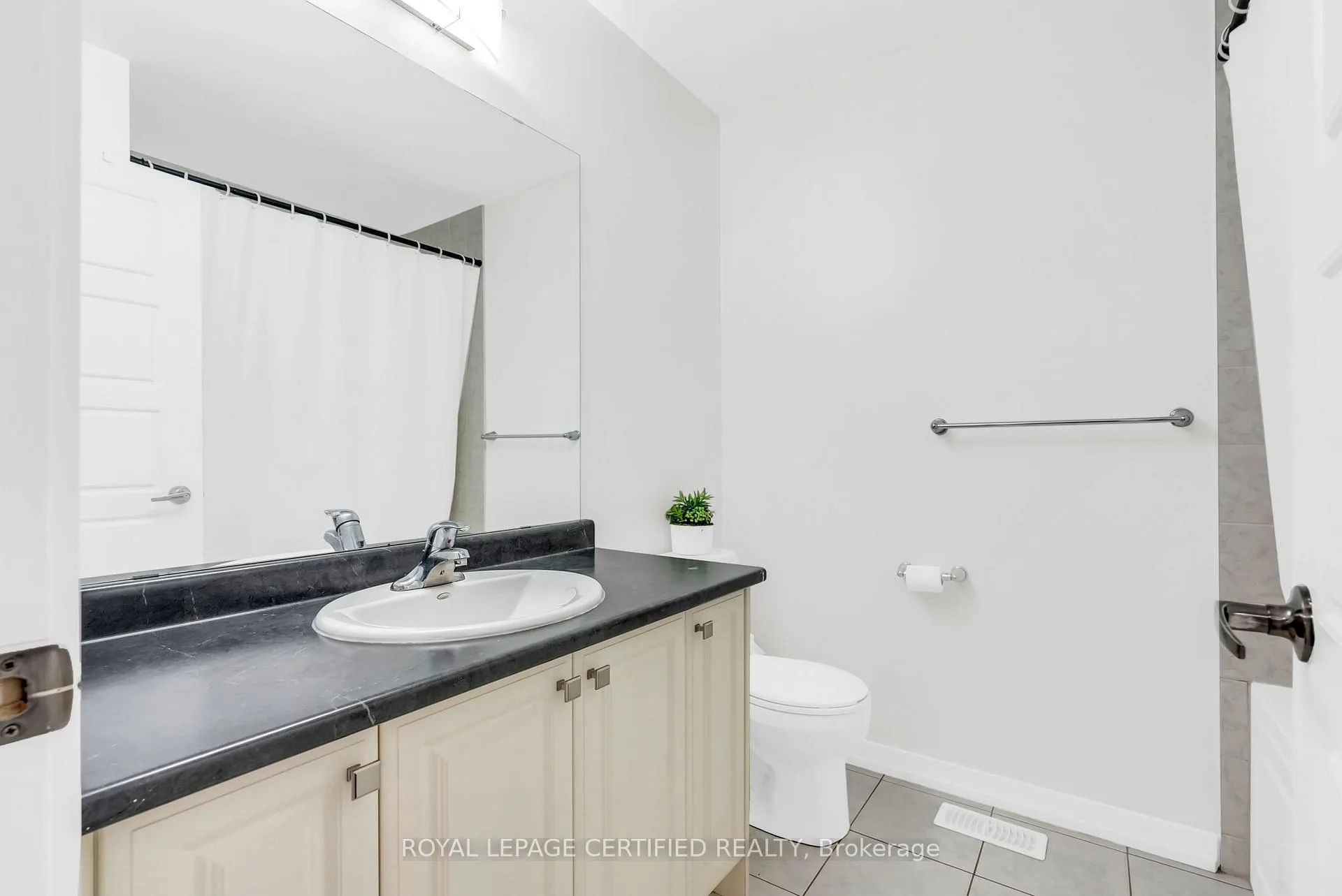 Photo 39 of 35 Bedrock Drive E, Hamilton, Stoney Creek — HOMEH