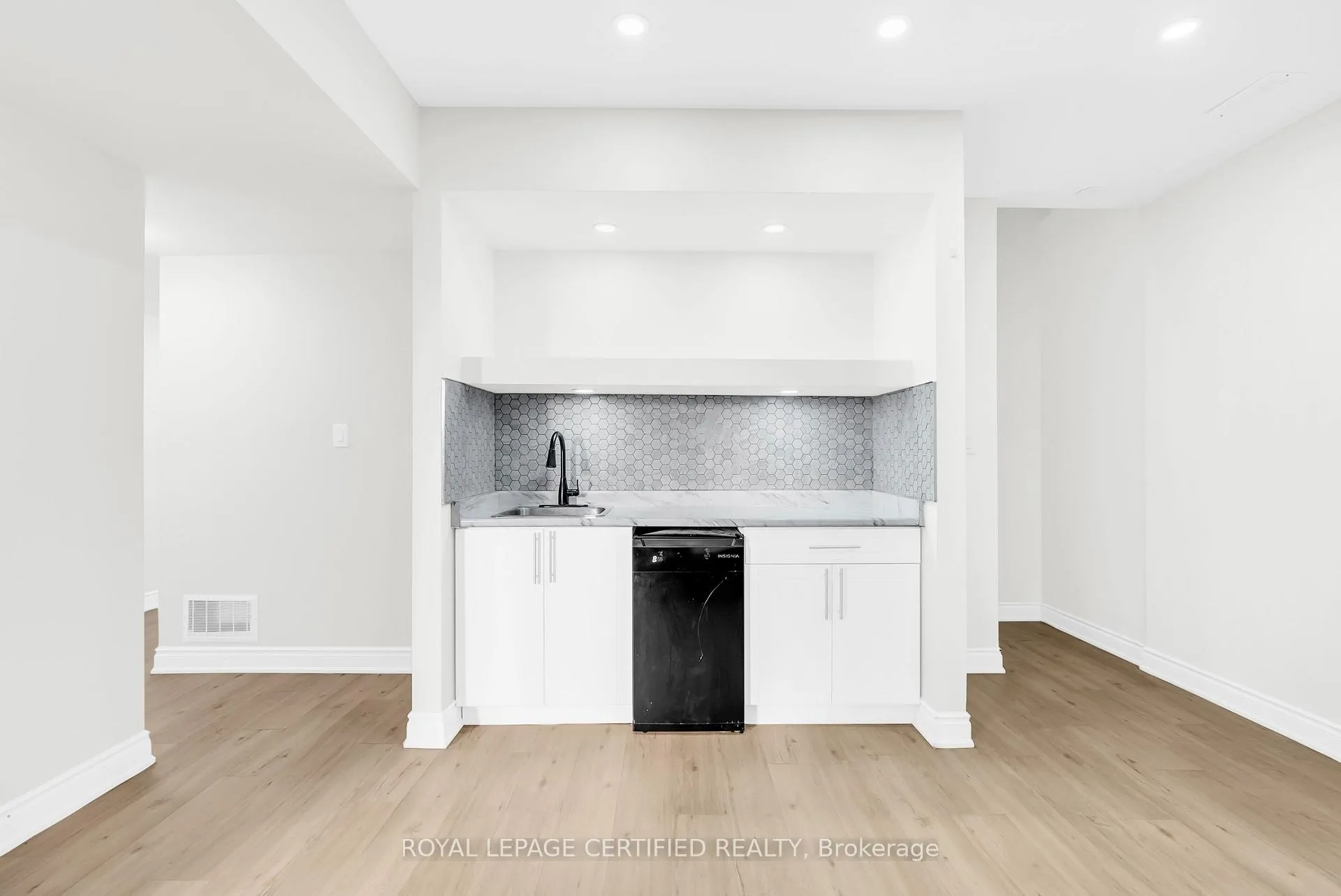 Photo 45 of 35 Bedrock Drive E, Hamilton, Stoney Creek — HOMEH