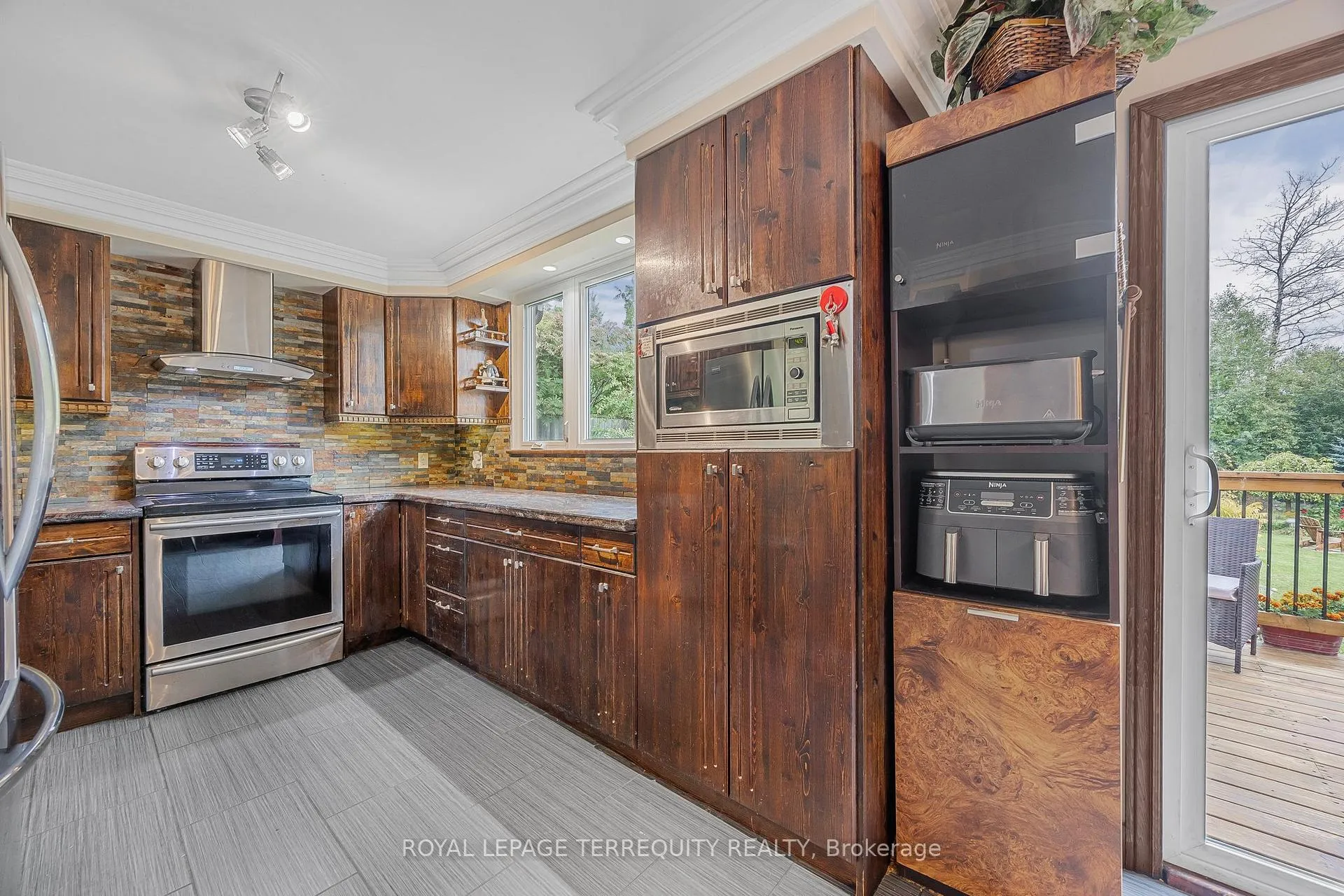 Photo 5 of 2211 Mildred Avenue, Innisfil, Alcona — HOMEH