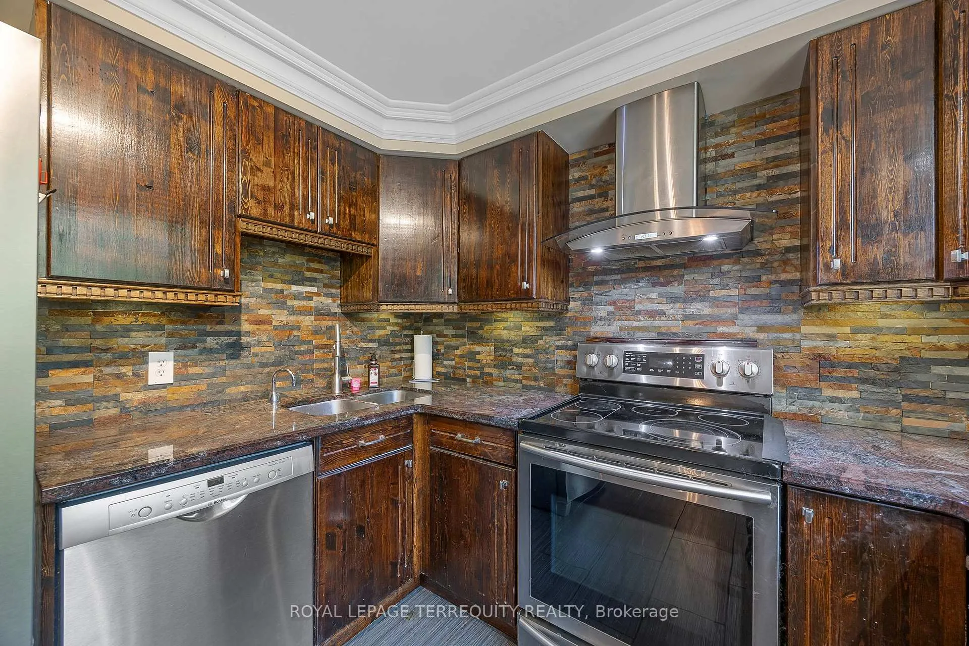 Photo 6 of 2211 Mildred Avenue, Innisfil, Alcona — HOMEH