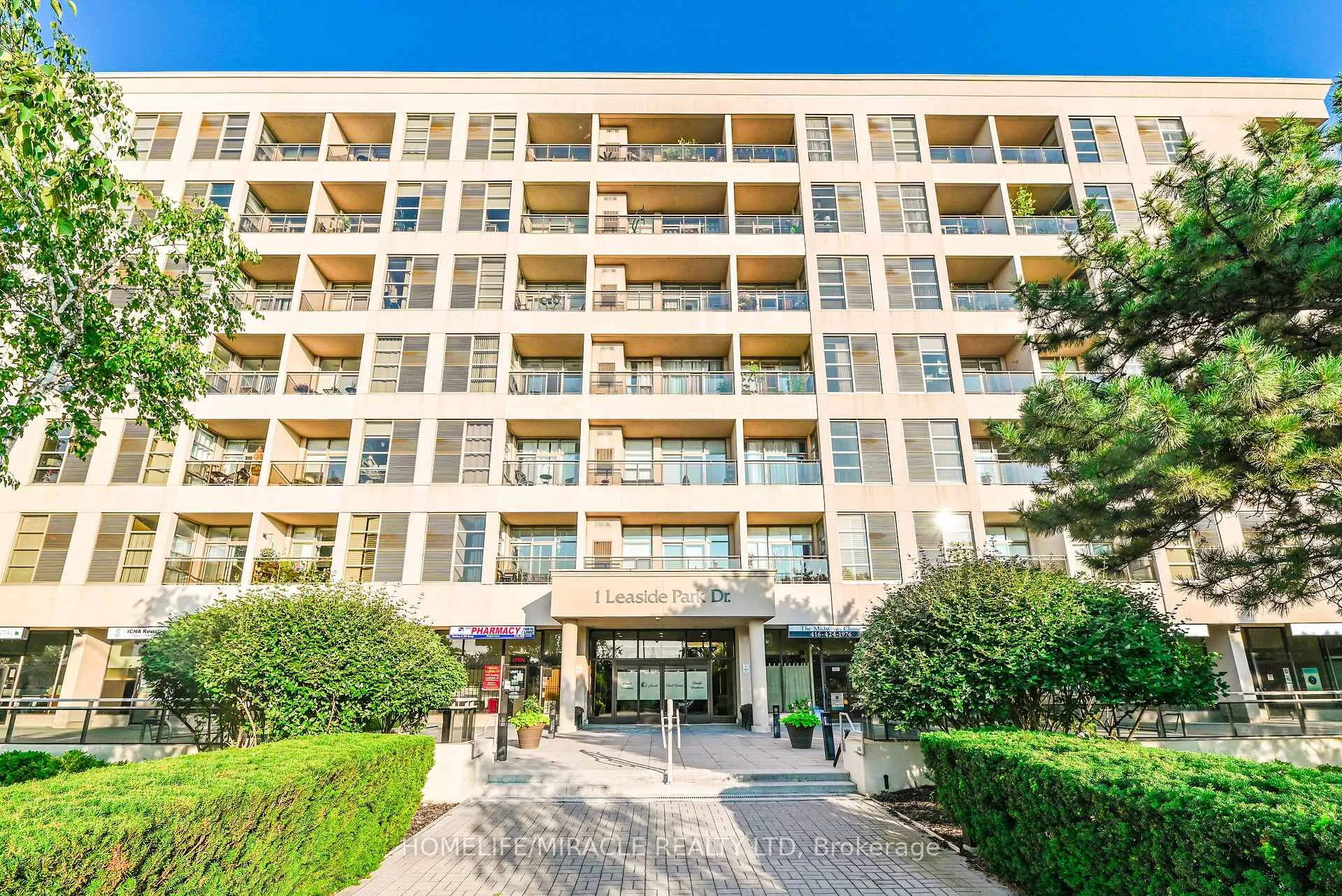 Photo 2 of Unit 305, 1 Leaside Park Drive, Toronto, Thorncliffe Park — HOMEH