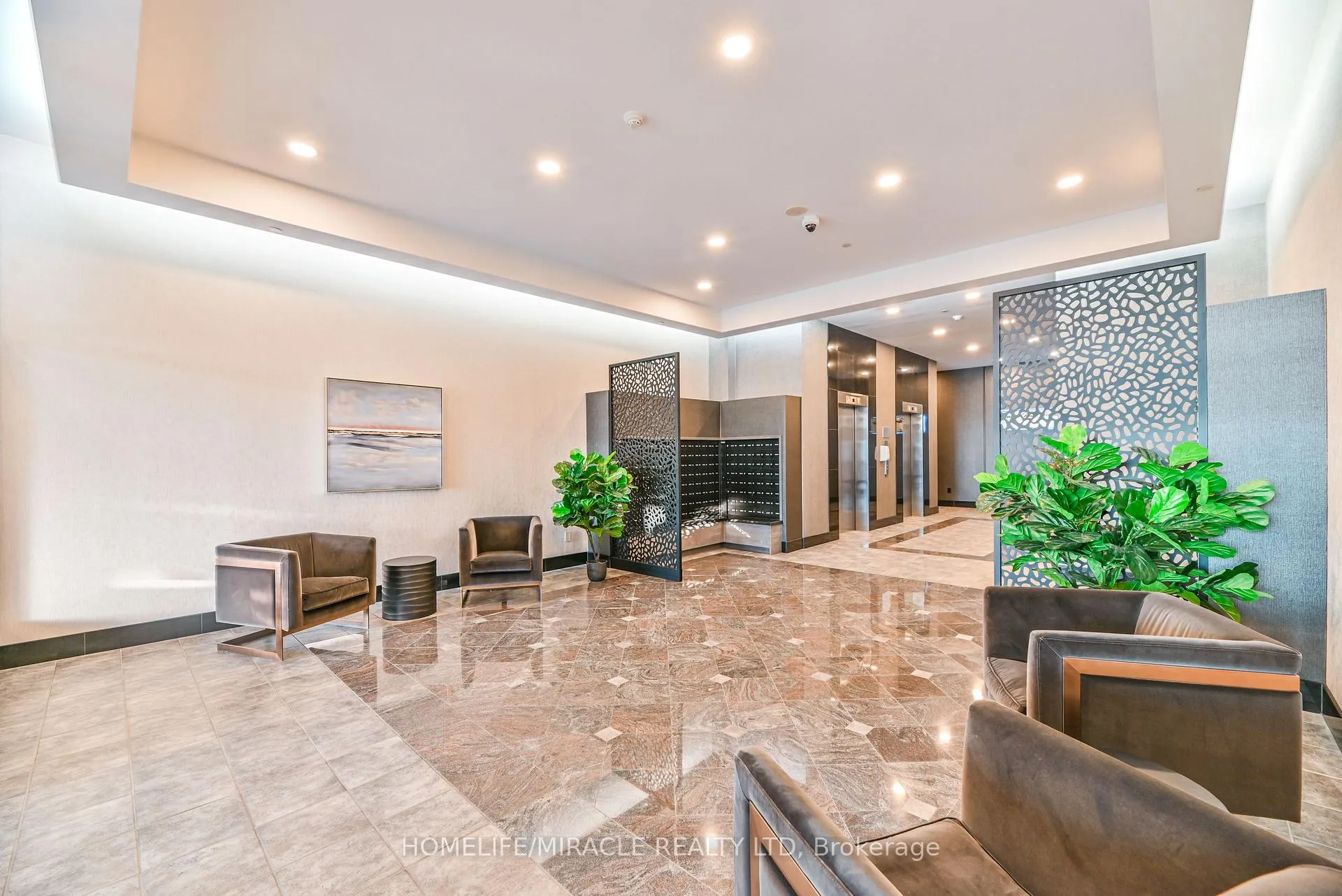 Photo 4 of Unit 305, 1 Leaside Park Drive, Toronto, Thorncliffe Park — HOMEH