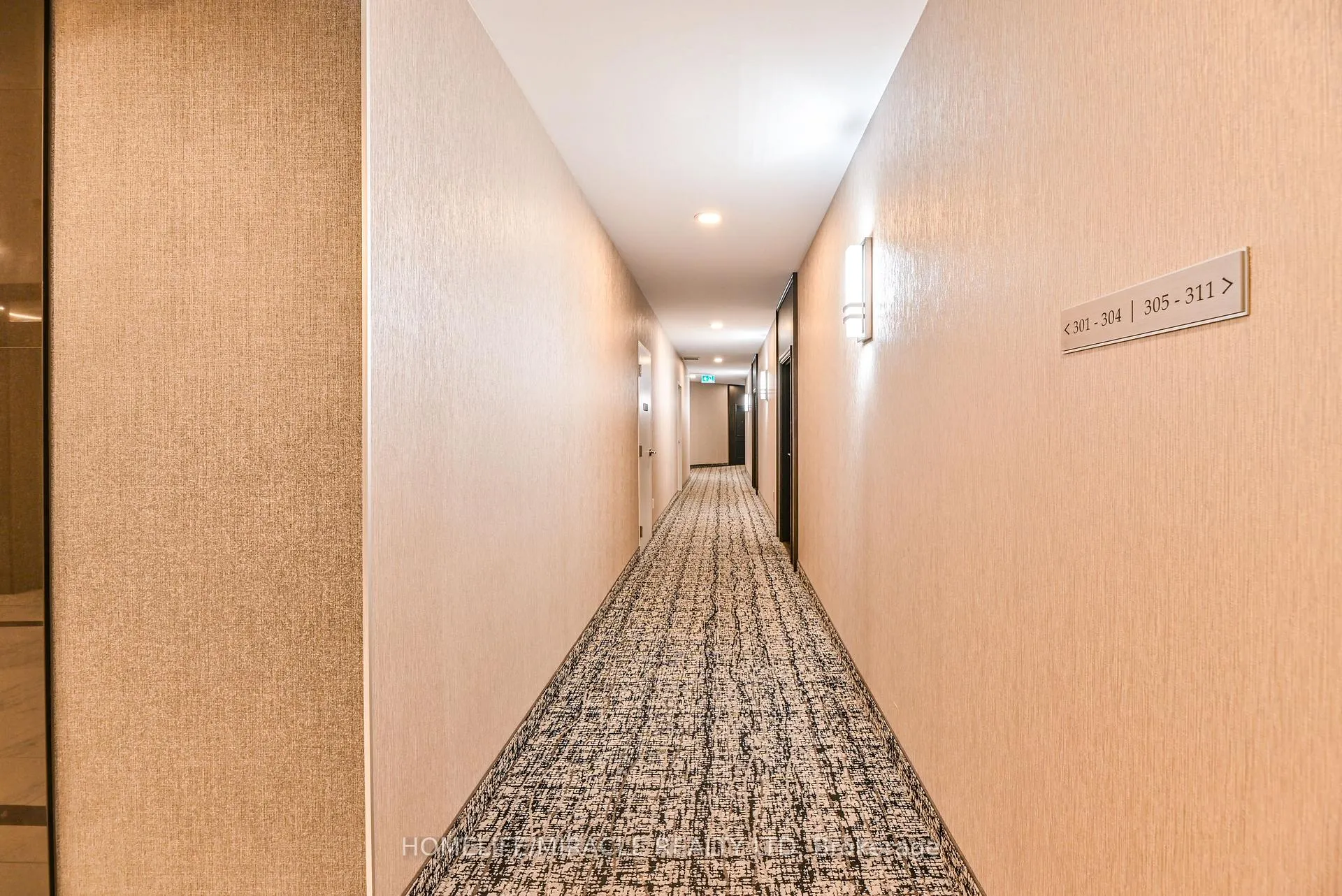 Photo 6 of Unit 305, 1 Leaside Park Drive, Toronto, Thorncliffe Park — HOMEH