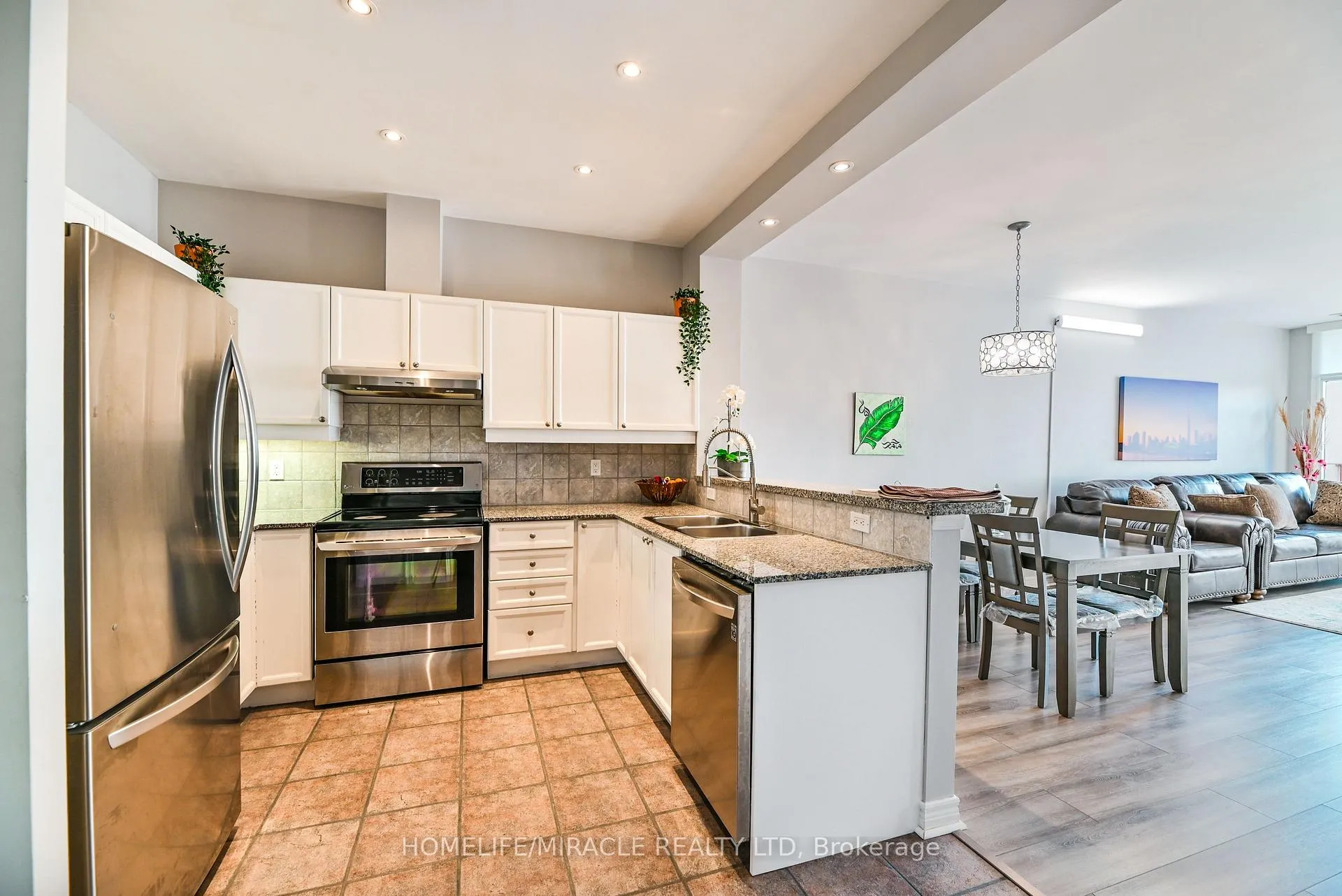 Photo 10 of Unit 305, 1 Leaside Park Drive, Toronto, Thorncliffe Park — HOMEH