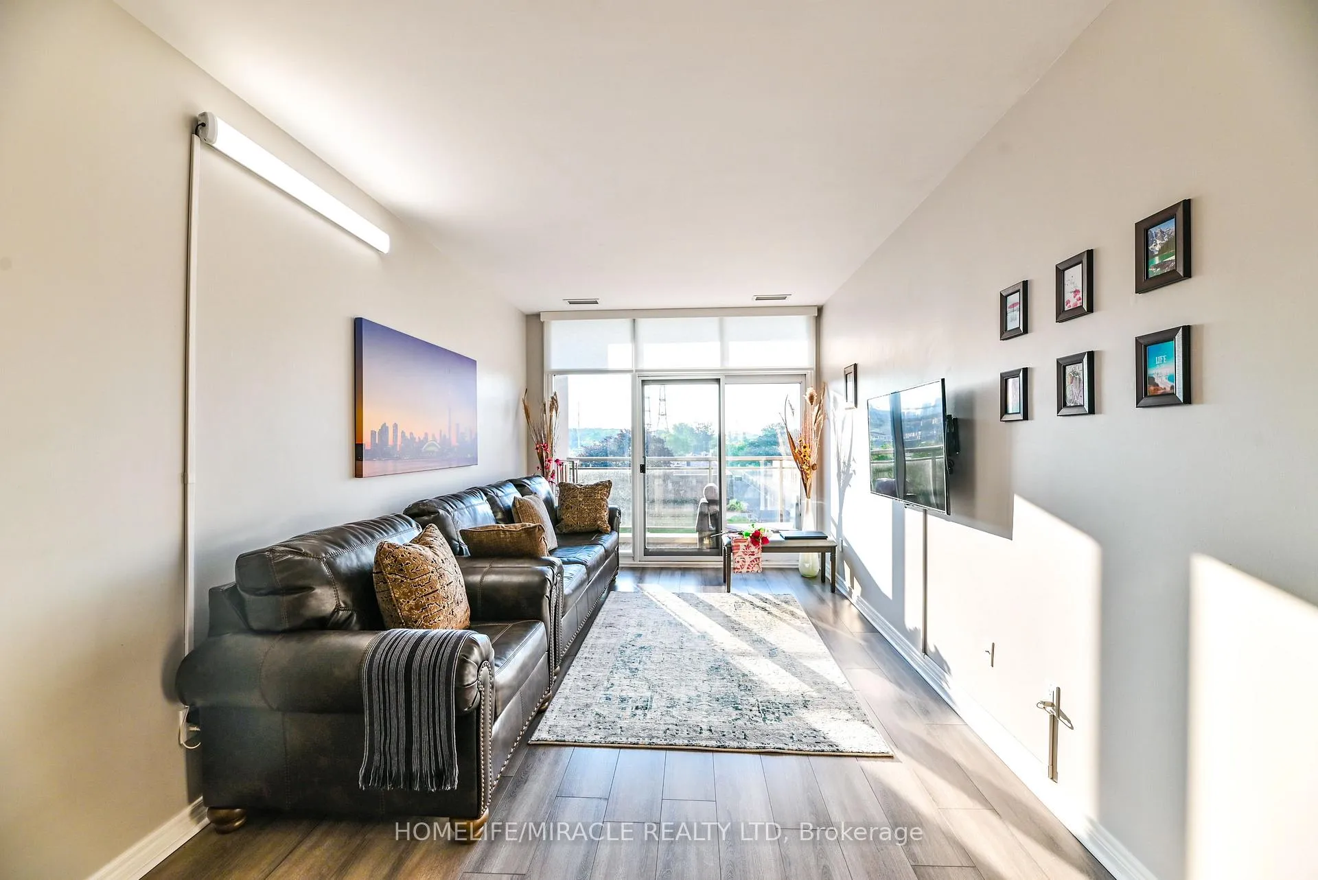 Photo 13 of Unit 305, 1 Leaside Park Drive, Toronto, Thorncliffe Park — HOMEH