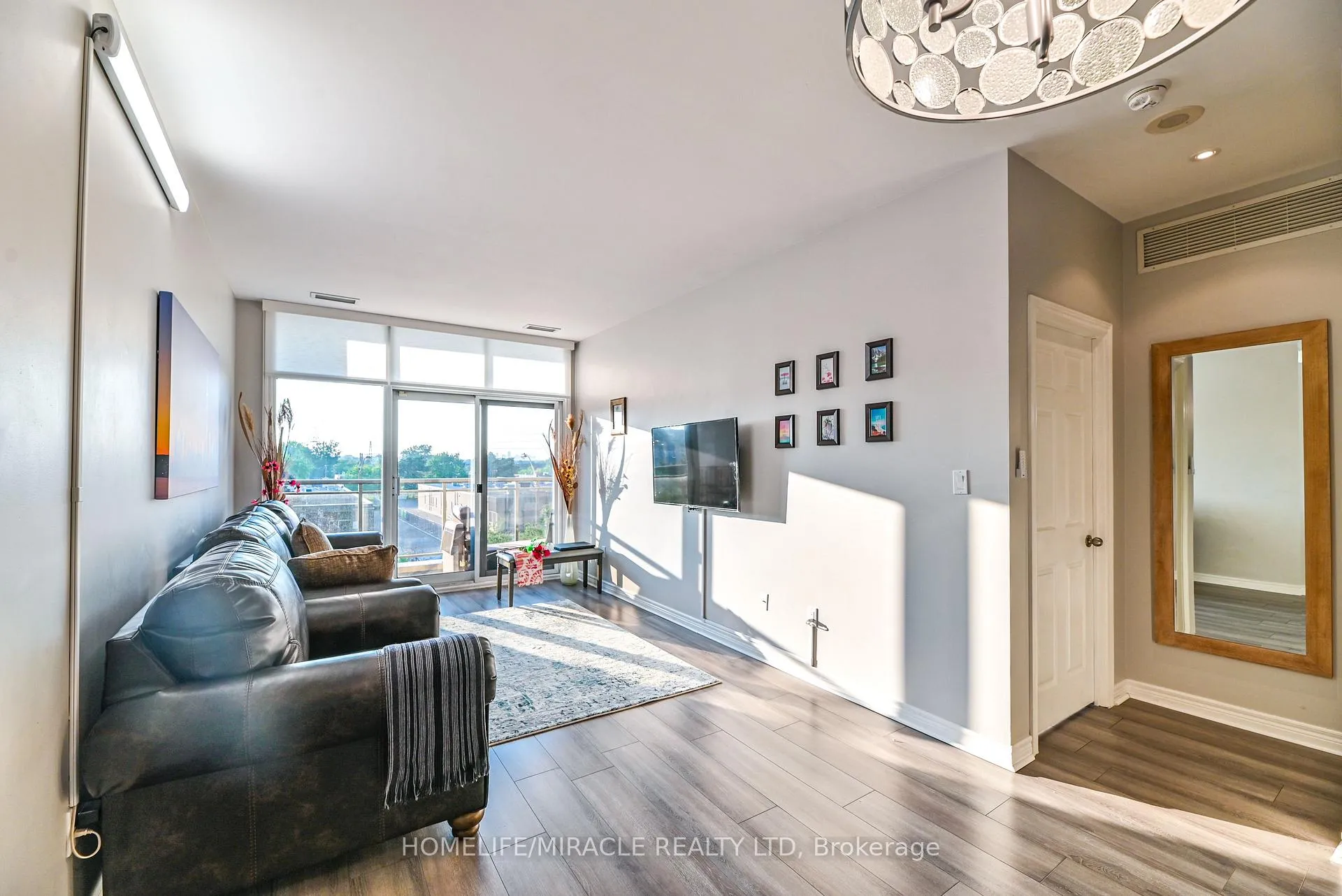 Photo 15 of Unit 305, 1 Leaside Park Drive, Toronto, Thorncliffe Park — HOMEH