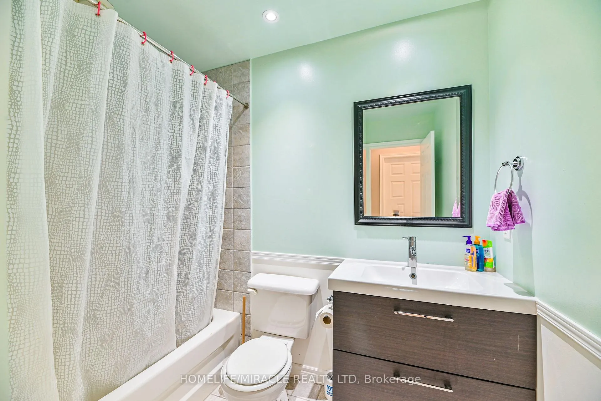 Photo 16 of Unit 305, 1 Leaside Park Drive, Toronto, Thorncliffe Park — HOMEH
