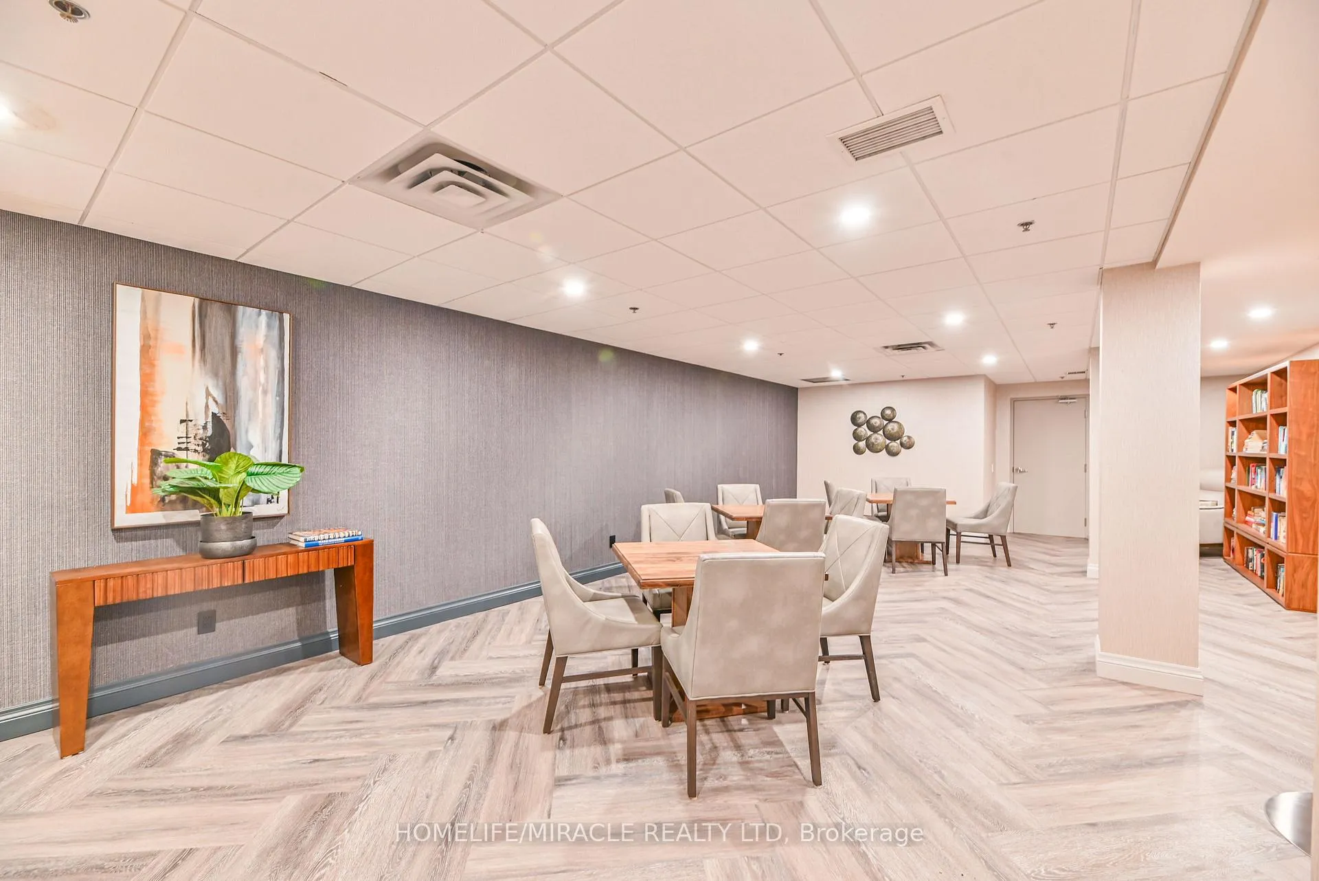 Photo 24 of Unit 305, 1 Leaside Park Drive, Toronto, Thorncliffe Park — HOMEH