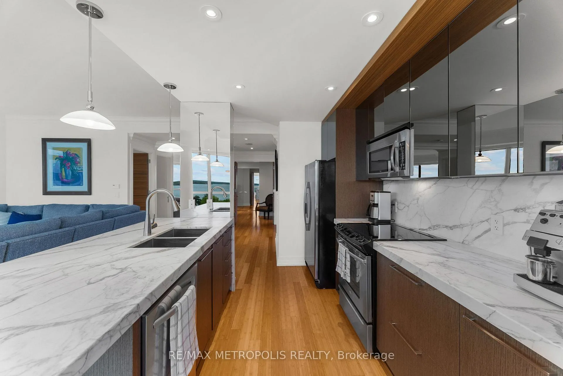 Photo 3 of Unit 606, 33 Ellen Street, Barrie, City Centre — HOMEH