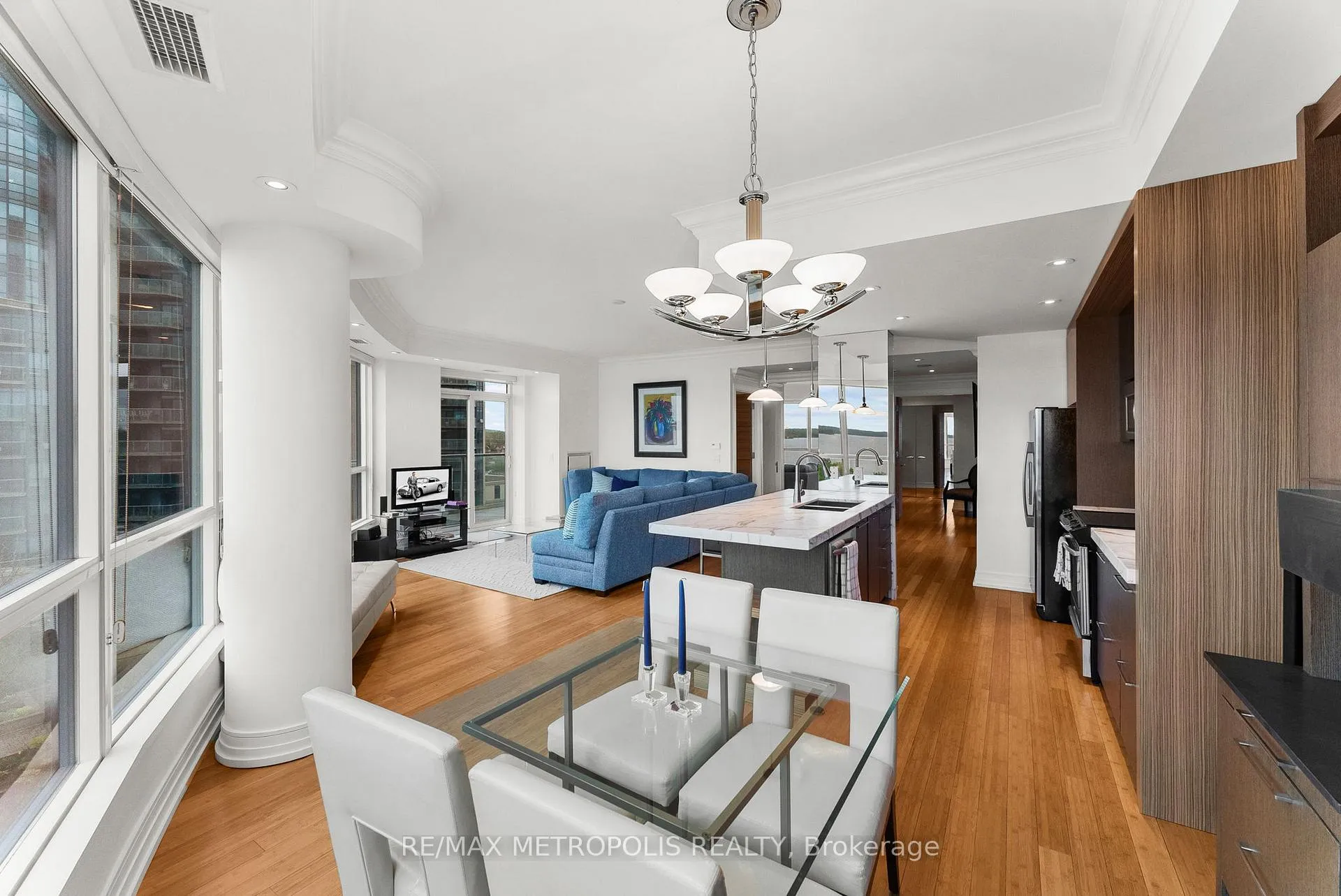 Photo 5 of Unit 606, 33 Ellen Street, Barrie, City Centre — HOMEH