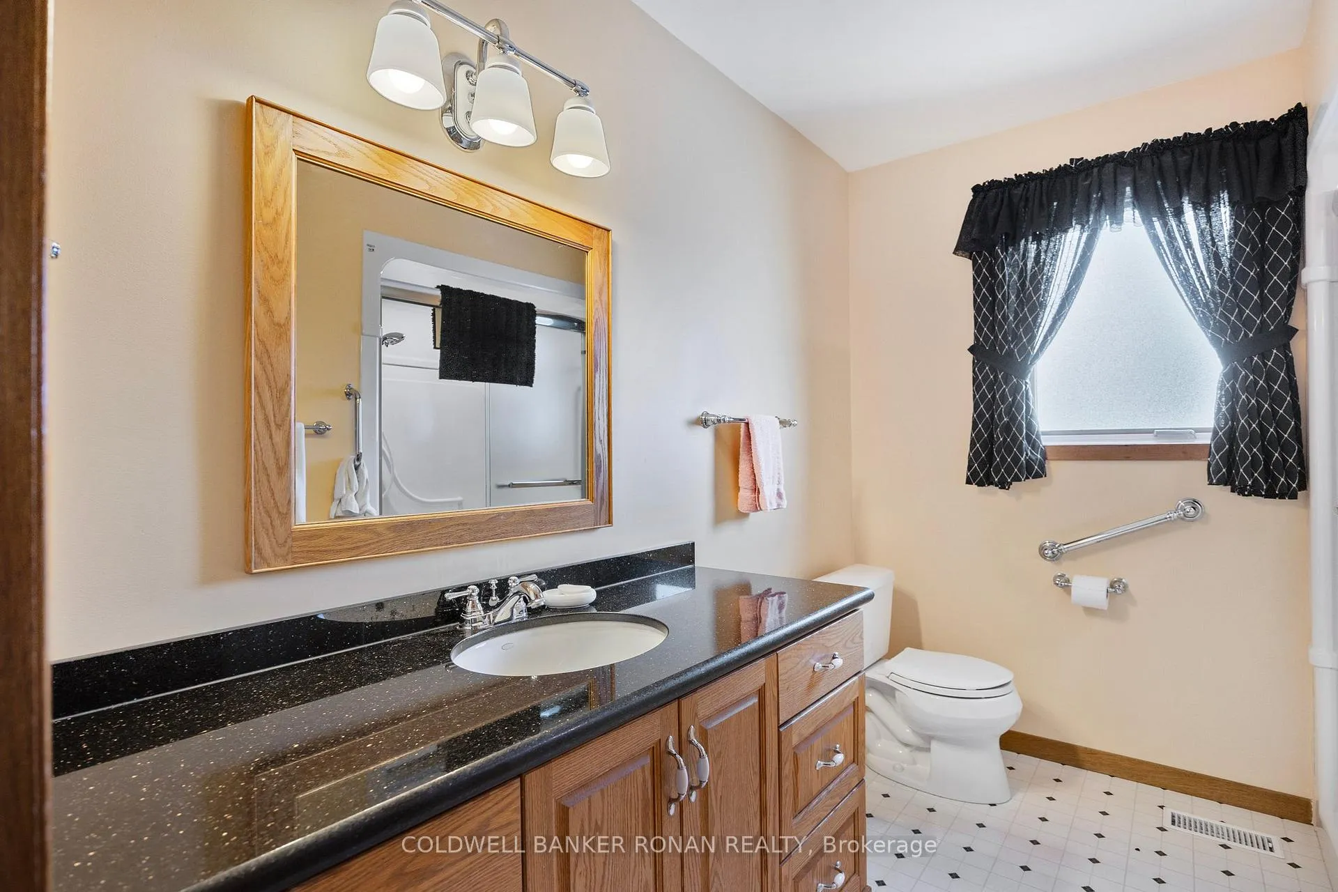 Photo 15 of 40 William Street, New Tecumseth, Alliston — HOMEH
