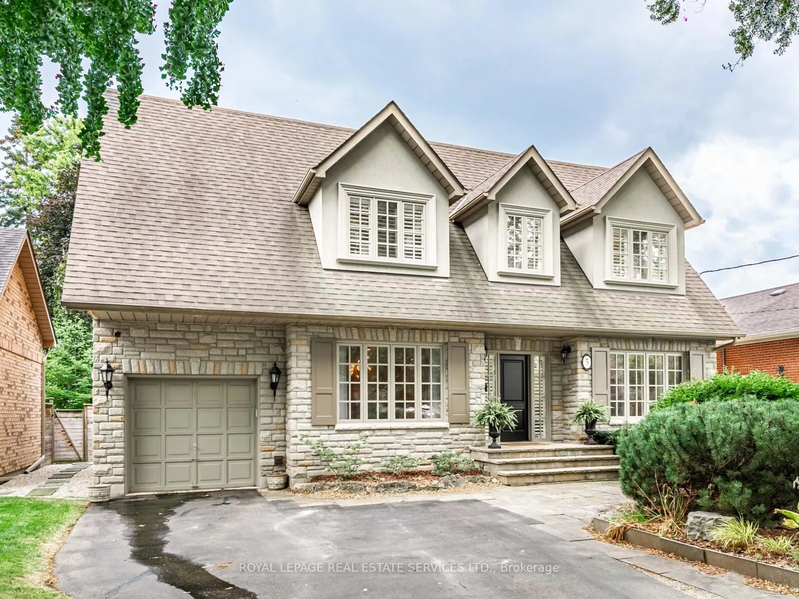 Front of 5 Reid Manor