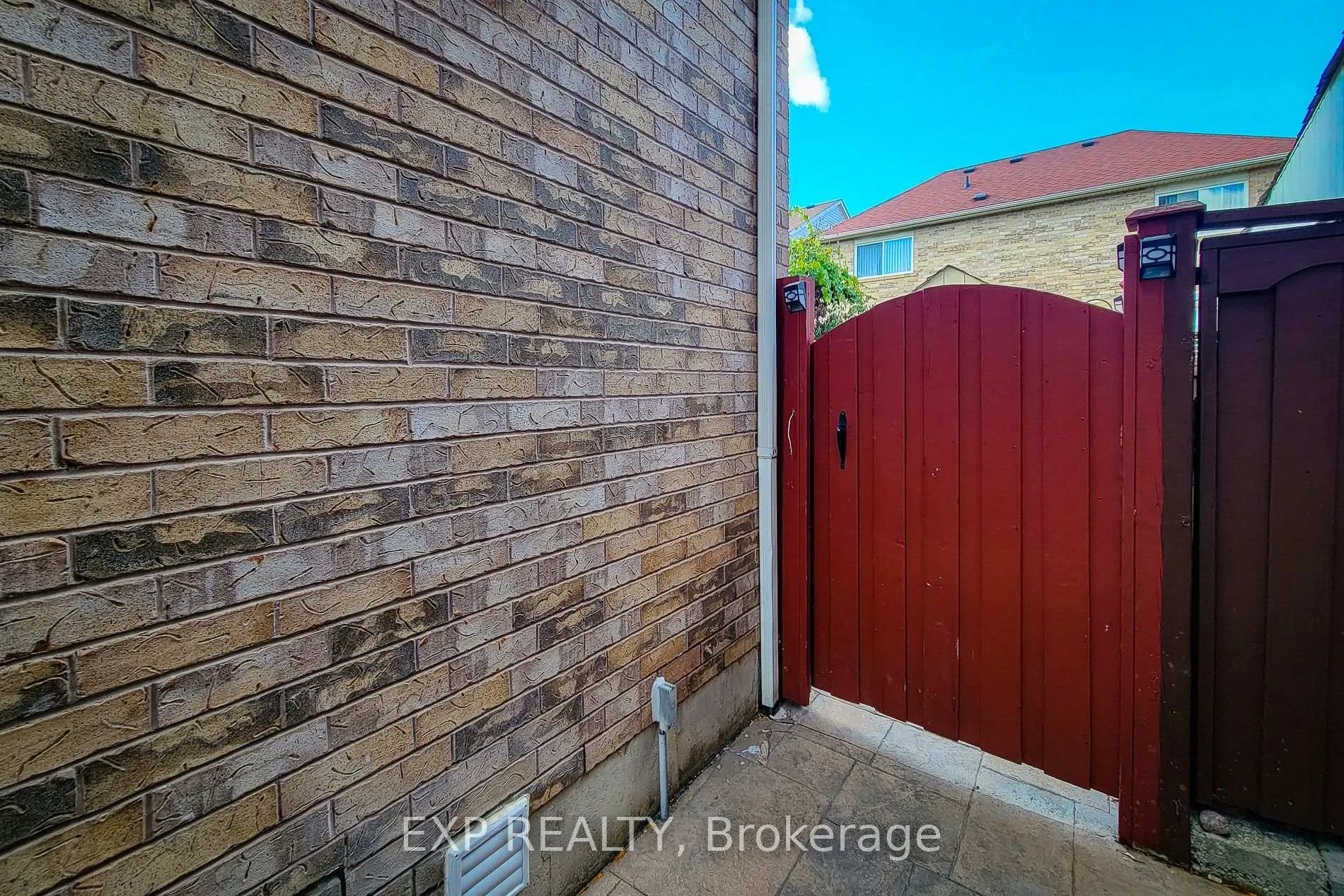 Photo 5 of Unit bsmnt, 14 White Road, Brampton, Fletcher's Meadow — HOMEH