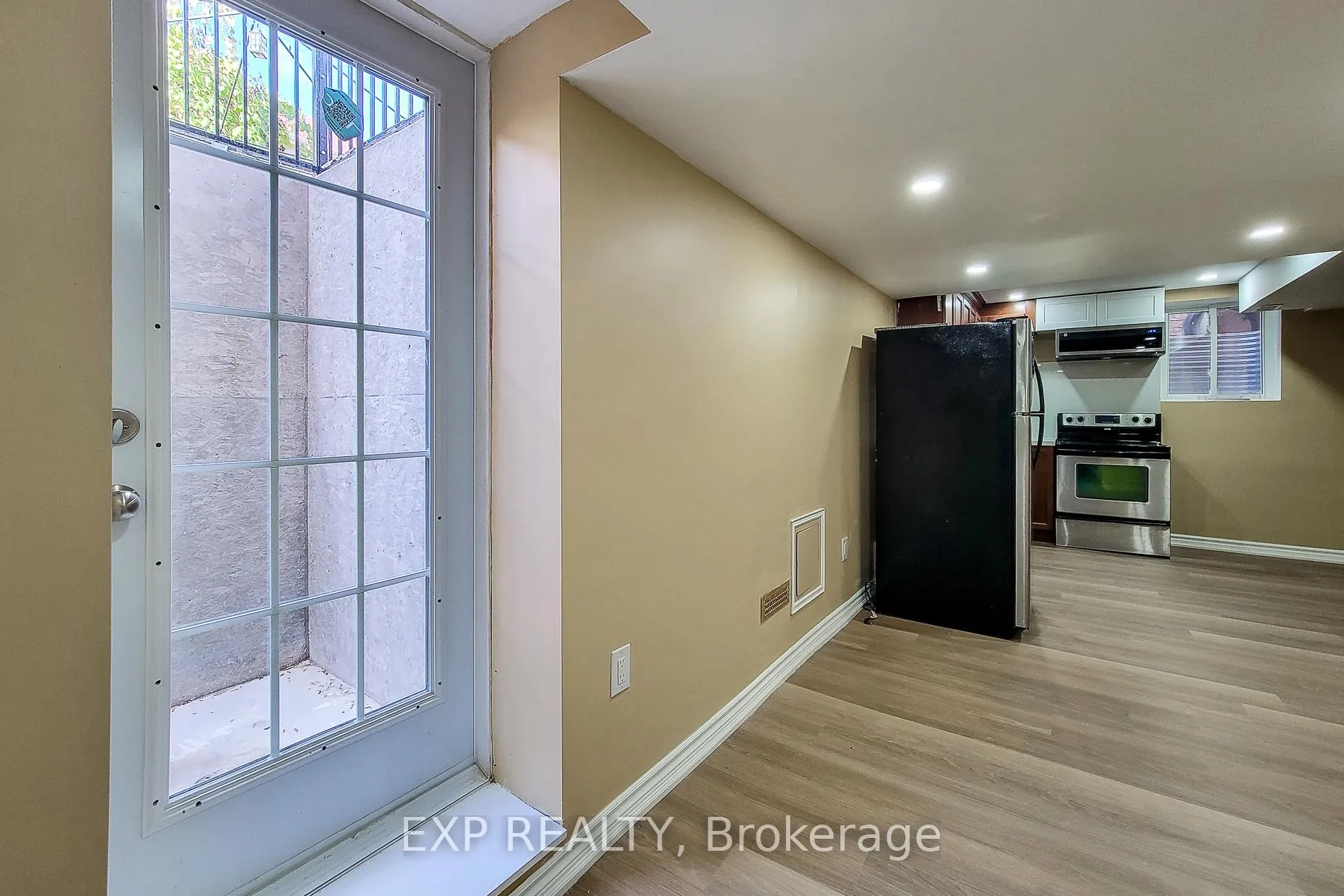 Photo 13 of Unit bsmnt, 14 White Road, Brampton, Fletcher's Meadow — HOMEH
