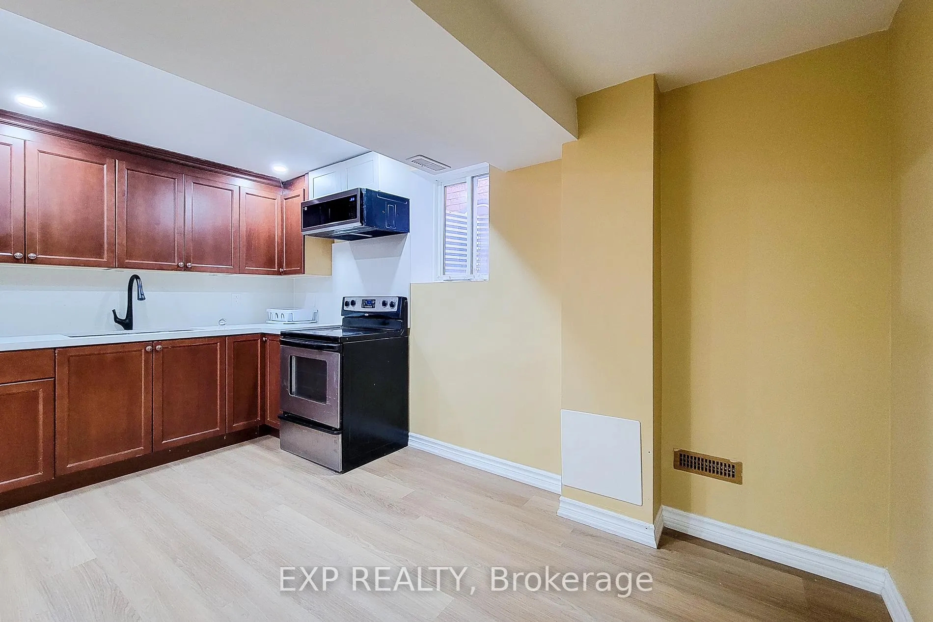 Photo 16 of Unit bsmnt, 14 White Road, Brampton, Fletcher's Meadow — HOMEH