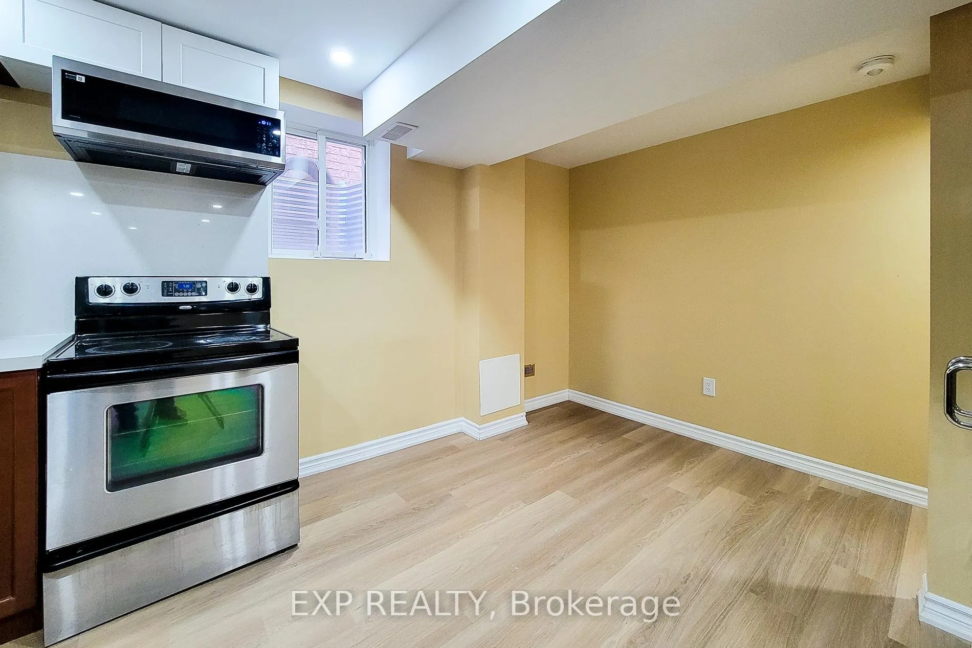 Photo 17 of Unit bsmnt, 14 White Road, Brampton, Fletcher's Meadow — HOMEH