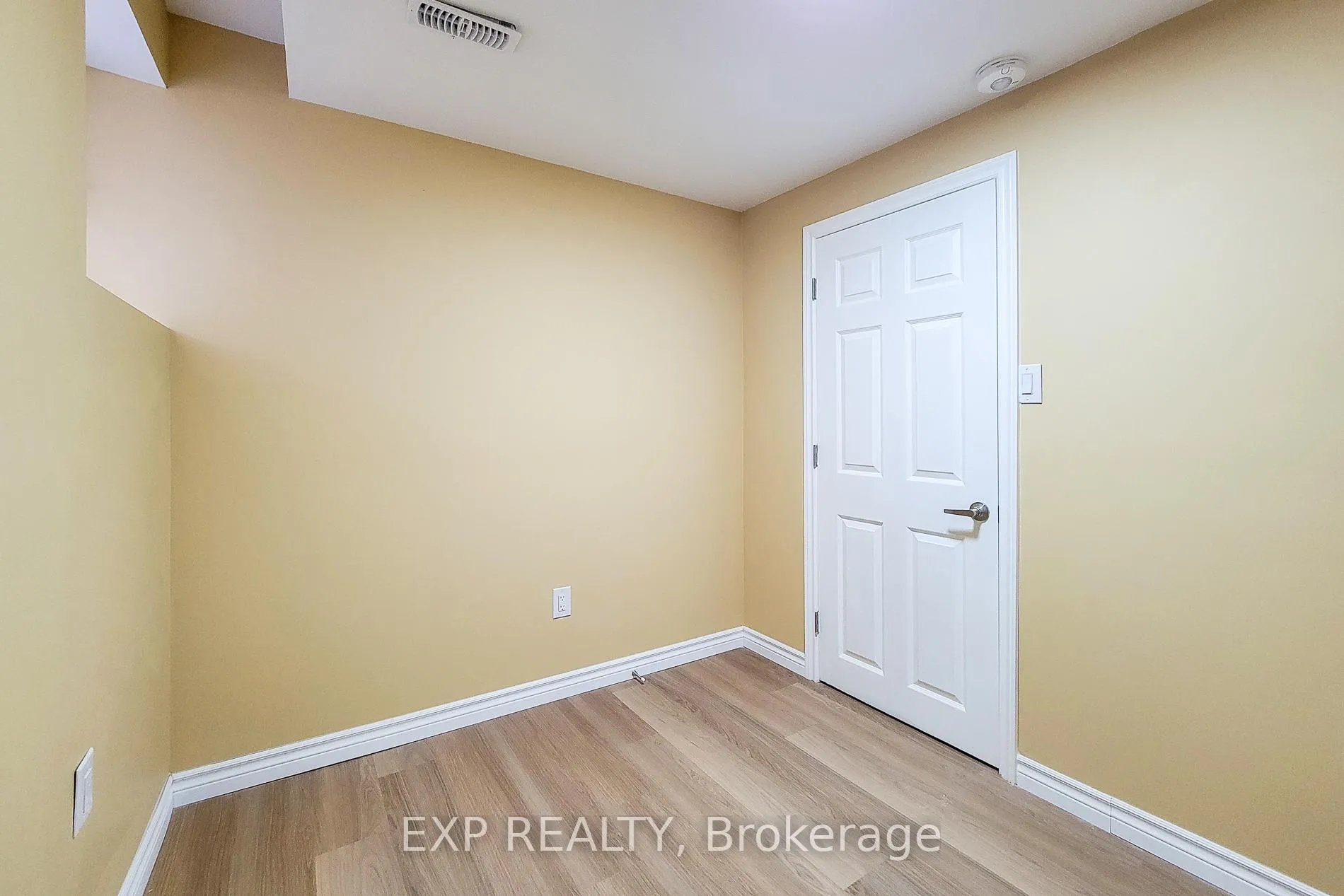 Photo 25 of Unit bsmnt, 14 White Road, Brampton, Fletcher's Meadow — HOMEH